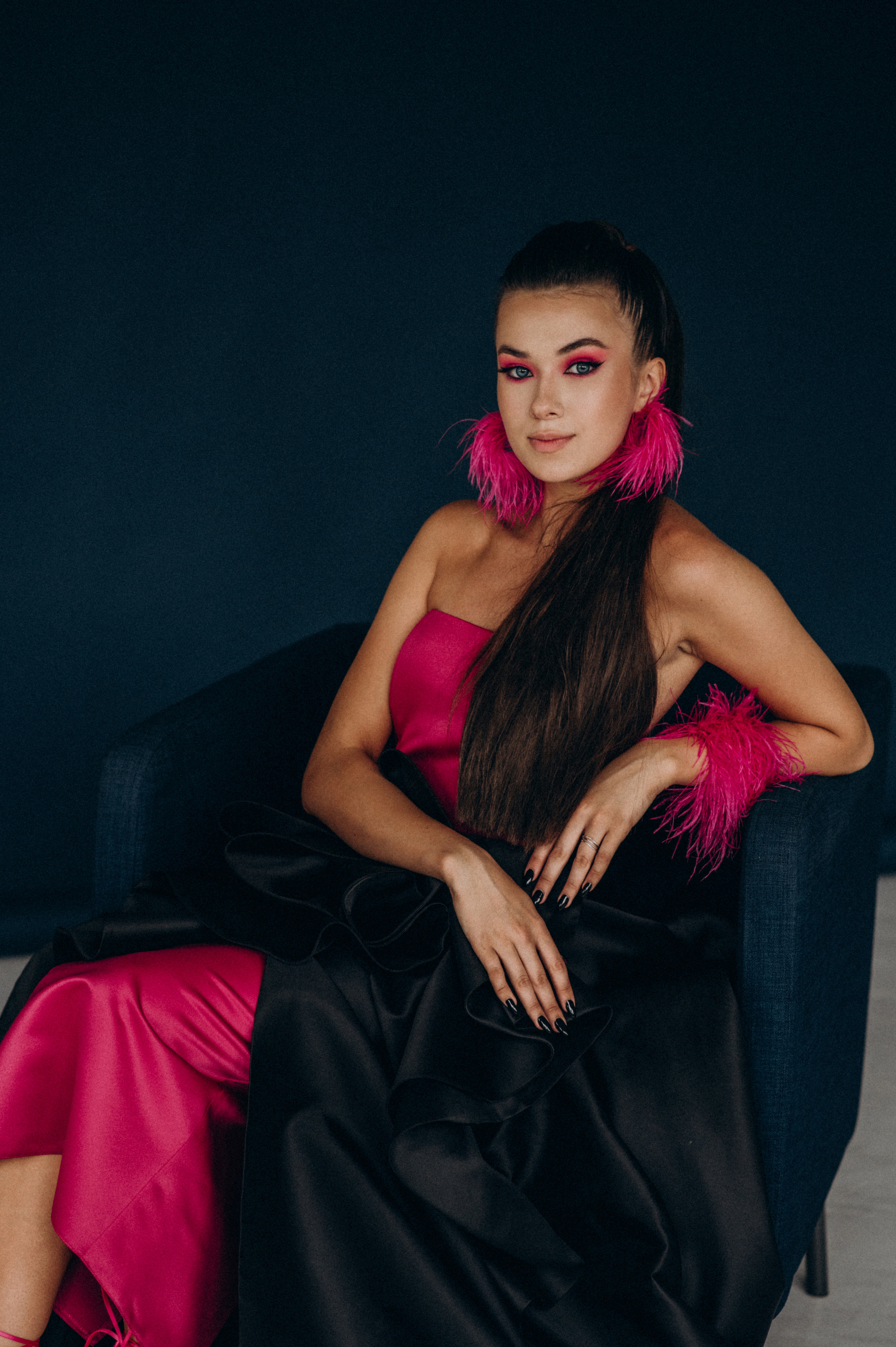 Випускниця, зйомка у студії, фотосесія випускного Тернопіль Львів. Сімейний, дитячий та індивідуальний фотограф в м. Тернопіль, м. Львів