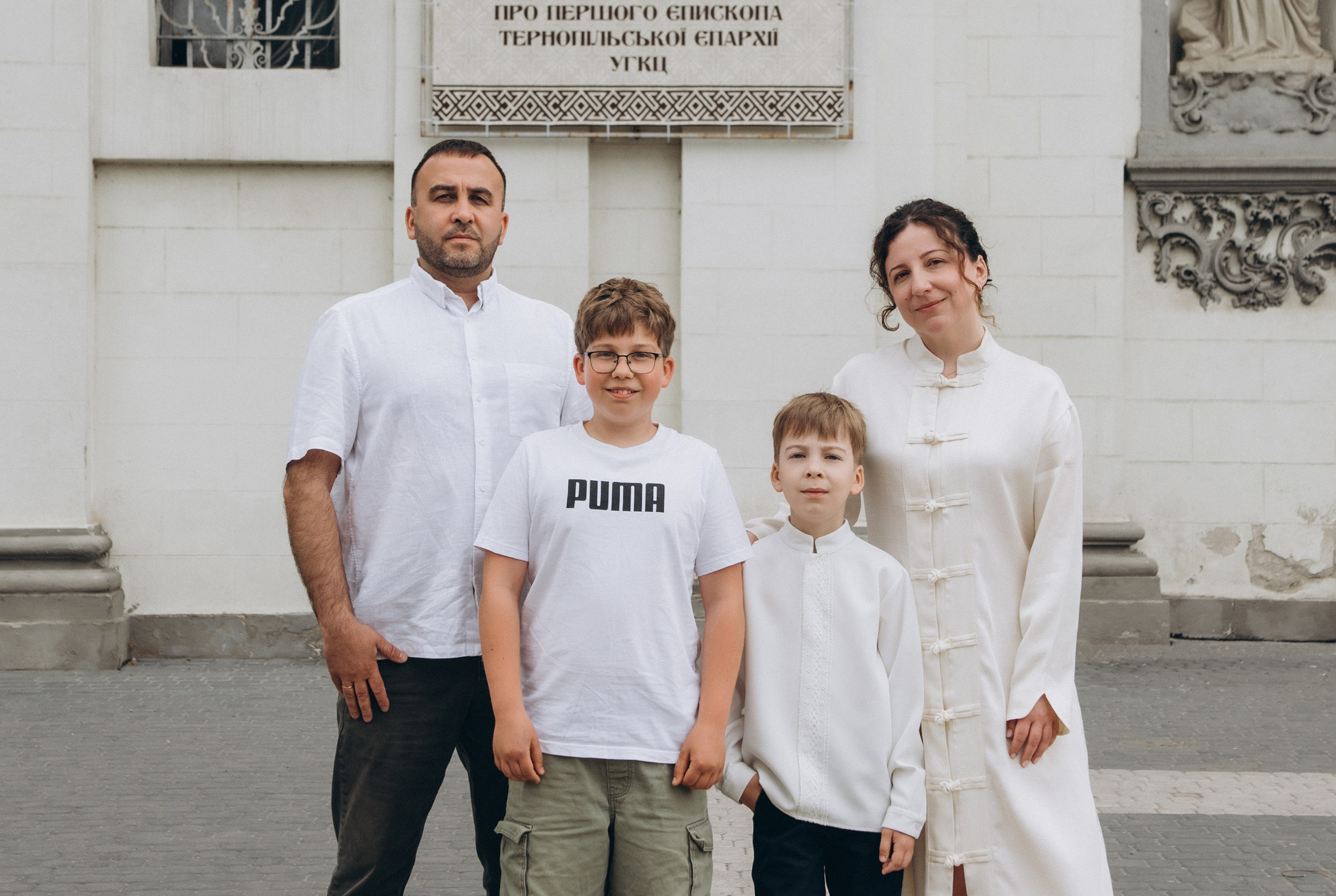 Фотосесія Першого Причастя Тернопіль, фотосесія Причастя Тернопіль, Таїнство Першого Причастя Тернопіль, Катедра Причастя Тернопіль. Сімейний, дитячий та індивідуальний фотограф в м. Тернопіль, м. Львів