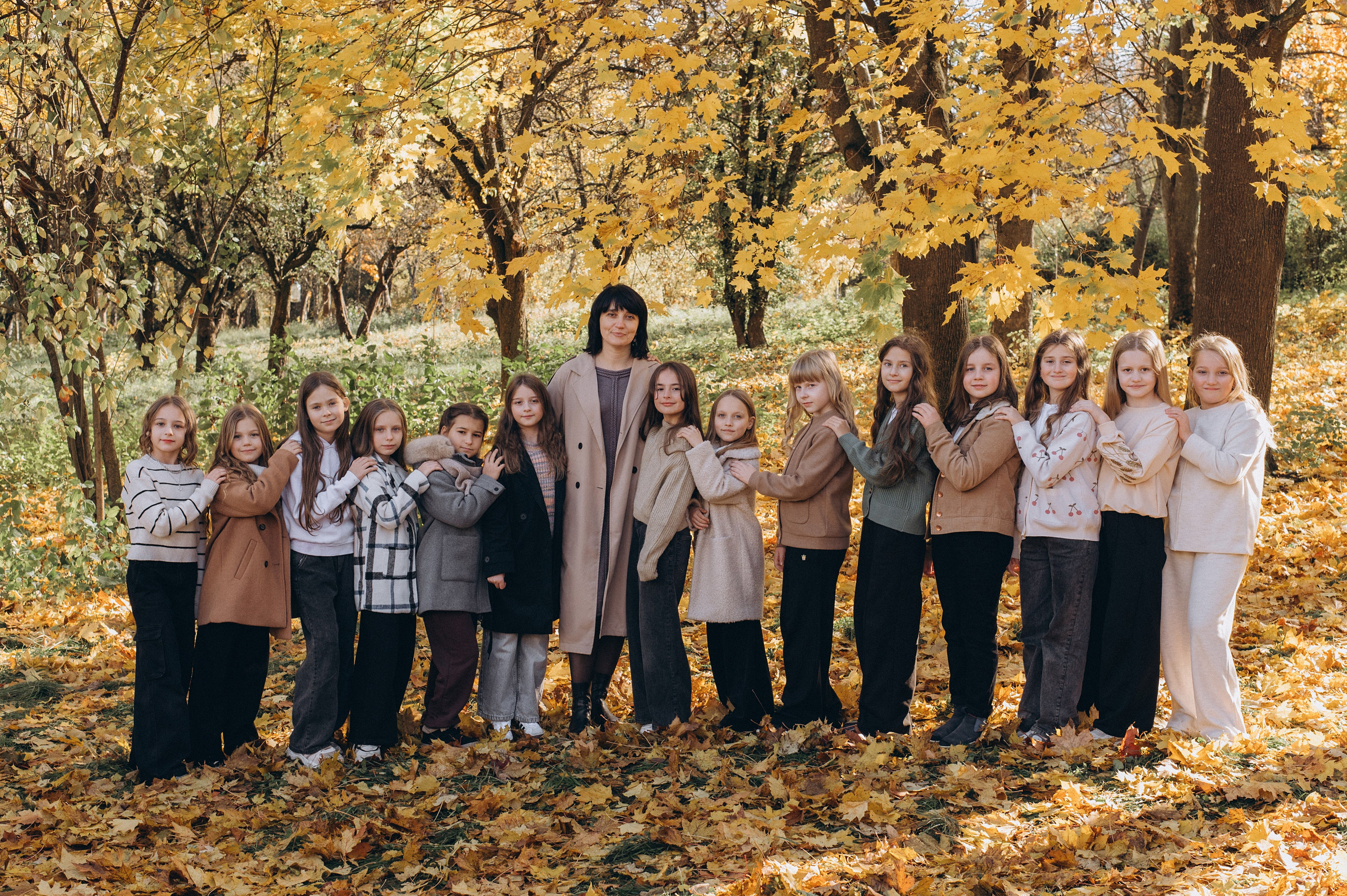 Осіння фотосесія 4 класу на віньєтки, випускні фотоальбоми Тернопіль, фотосесія випускників Тернопіль, шкільний випускний альбом Тернопіль. Сімейний, дитячий та індивідуальний фотограф в м. Тернопіль, м. Львів