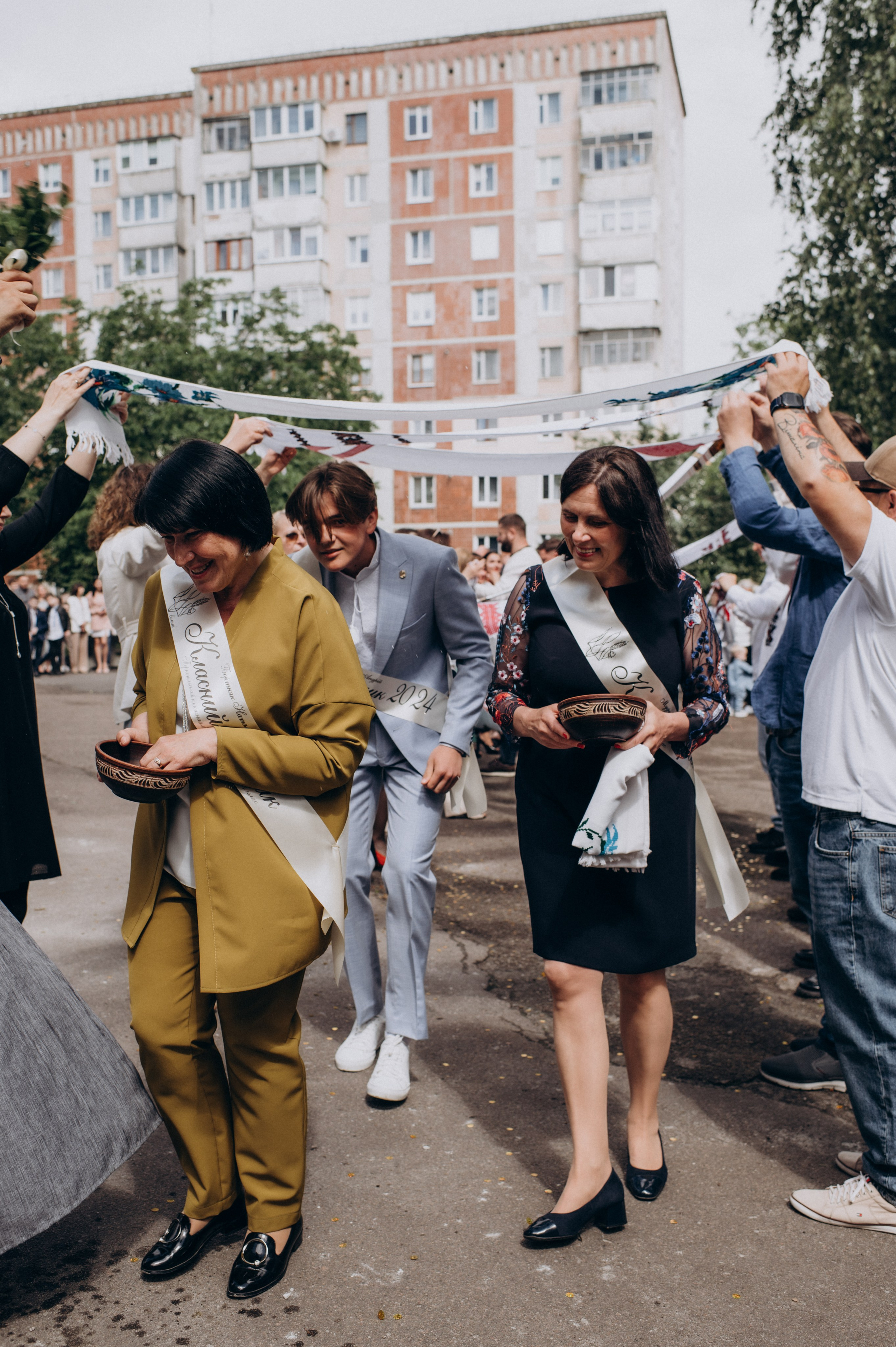 Фотосесія останнього дзвоника, фотосесія випускників Тернопіль, випускний 2024. Сімейний, дитячий та індивідуальний фотограф в м. Тернопіль, м. Львів