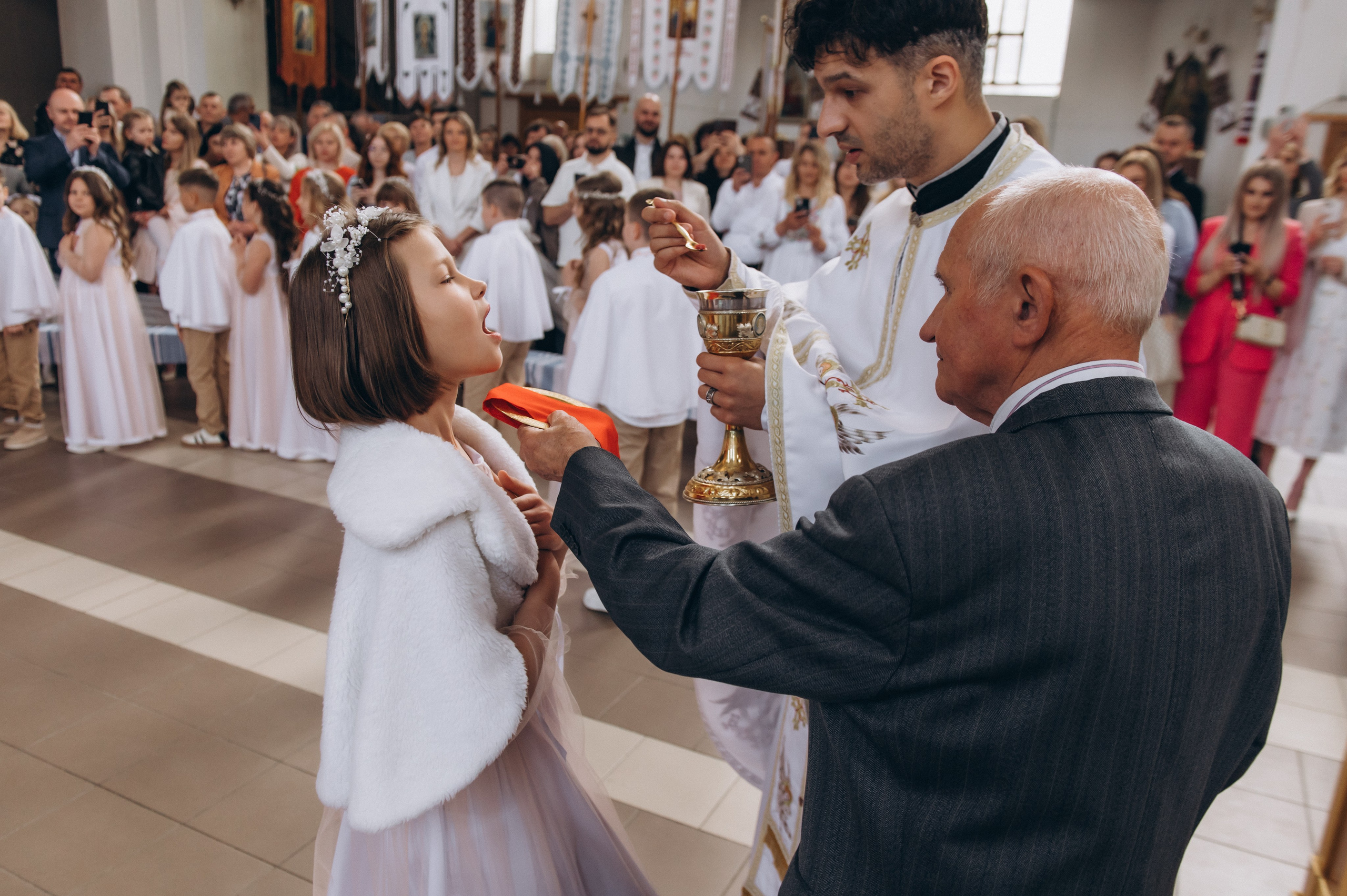 Фотосесія Причастя Тернопіль, зйомка Причастя, фотограф на Причастя Тернопіль, Причастя Львів, Причастя церква Михаїла Тернопіль. Сімейний, дитячий та індивідуальний фотограф в м. Тернопіль, м. Львів