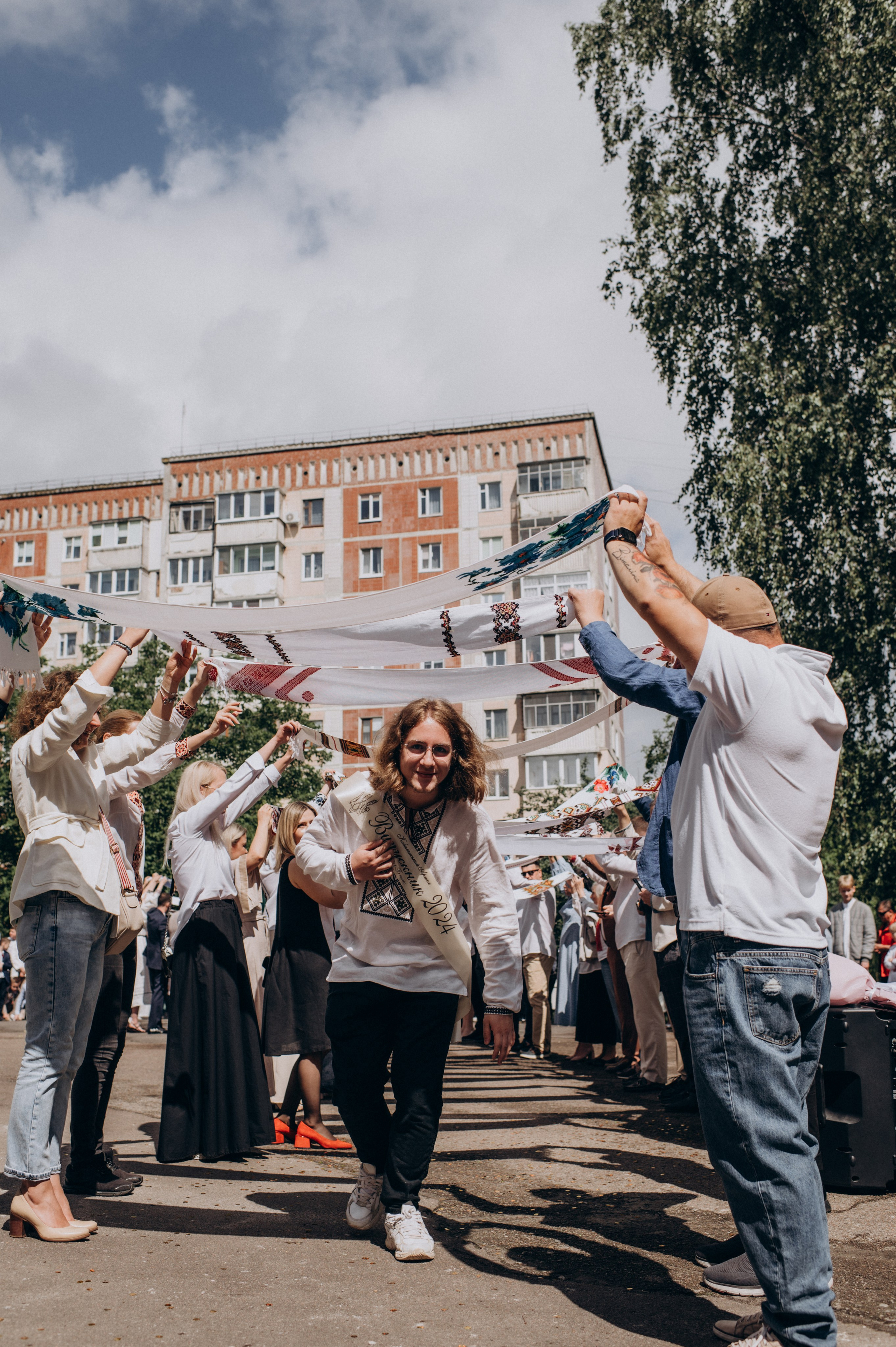 Фотосесія останнього дзвоника, фотосесія випускників Тернопіль, випускний 2024. Сімейний, дитячий та індивідуальний фотограф в м. Тернопіль, м. Львів