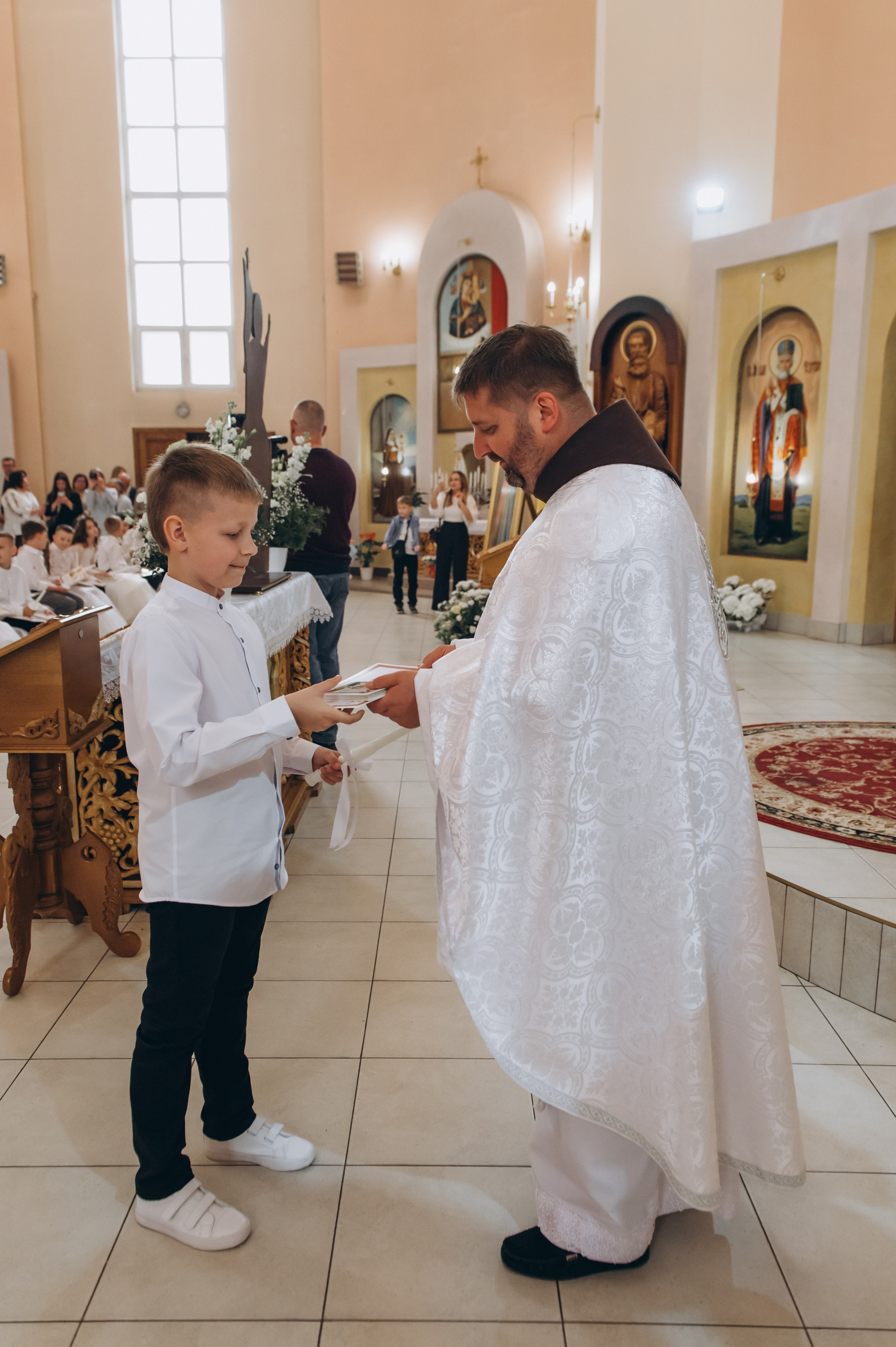 Фотосесія Причастя Тернопіль, зйомка Причастя, фотограф на Причастя Тернопіль, Причастя Львів, церква Петра і Павла. Сімейний, дитячий та індивідуальний фотограф в м. Тернопіль, м. Львів