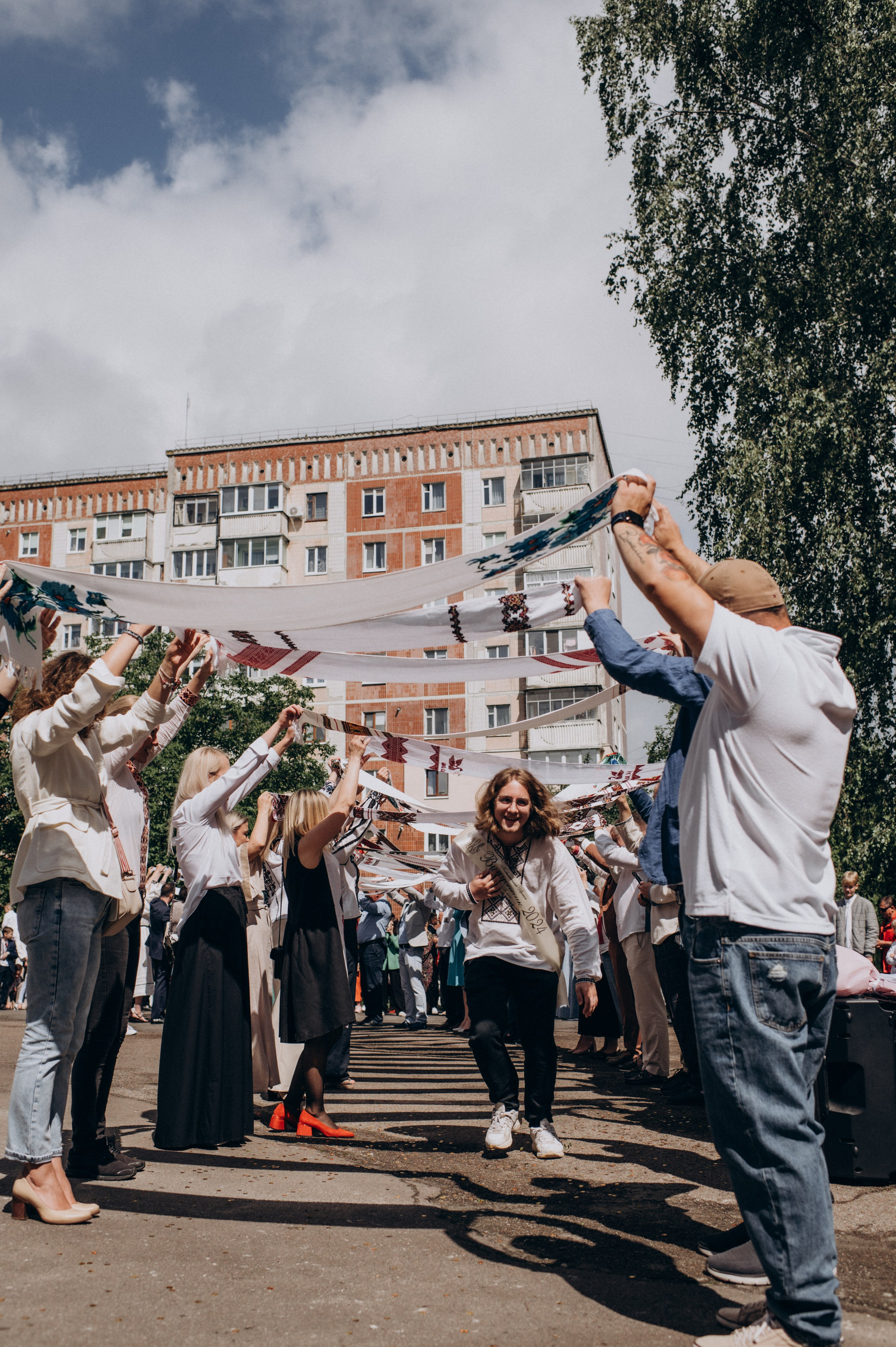 Фотосесія останнього дзвоника, фотосесія випускників Тернопіль, випускний 2024. Сімейний, дитячий та індивідуальний фотограф в м. Тернопіль, м. Львів