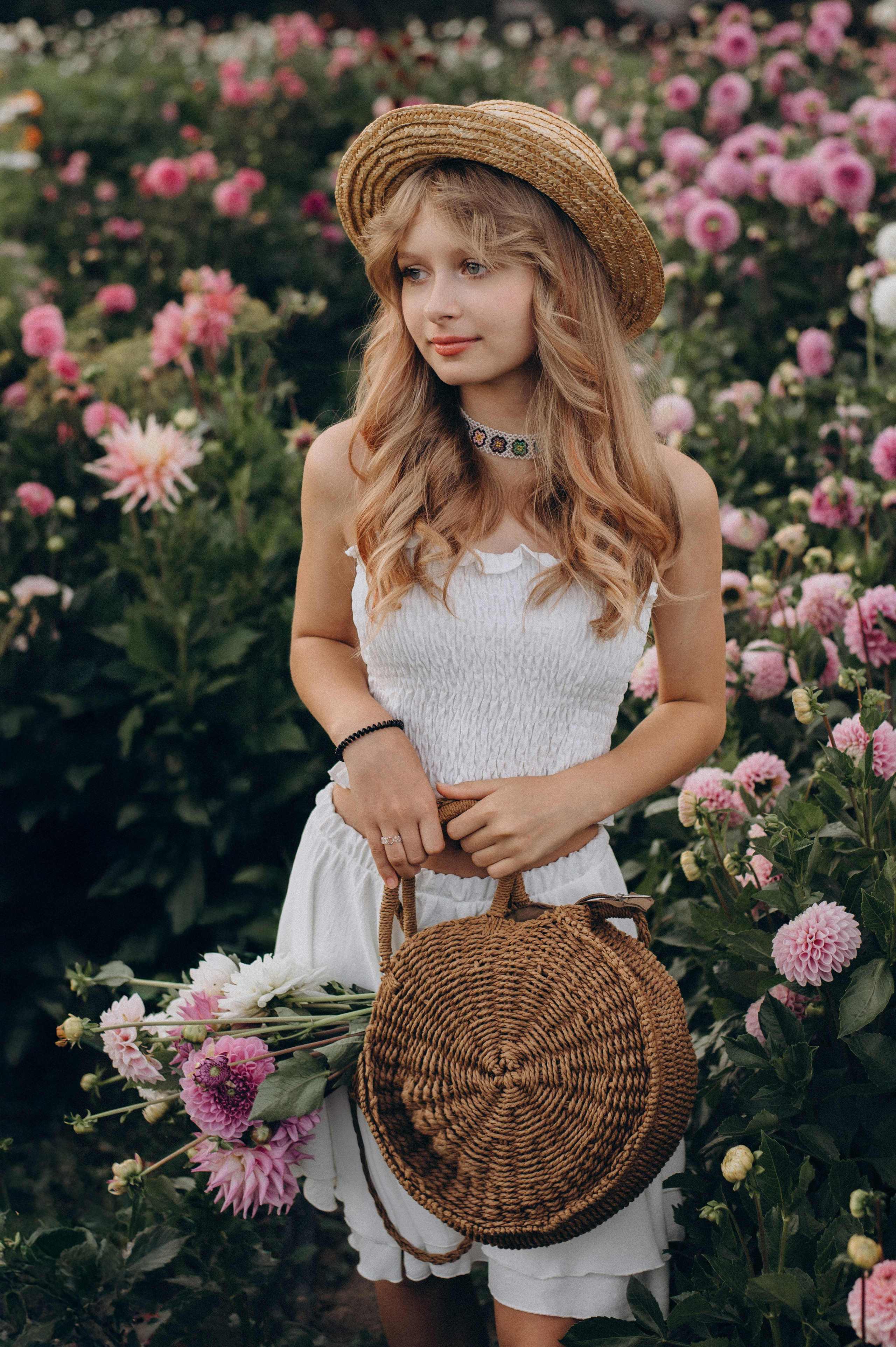 Сімейна фотосесія мами і доньки, сімейний фотограф Тернопіль, портретний фотограф, сімейна фотосесія Тернопіль, фотосесія в жоржинах. Сімейний, дитячий та індивідуальний фотограф в м. Тернопіль, м. Львів