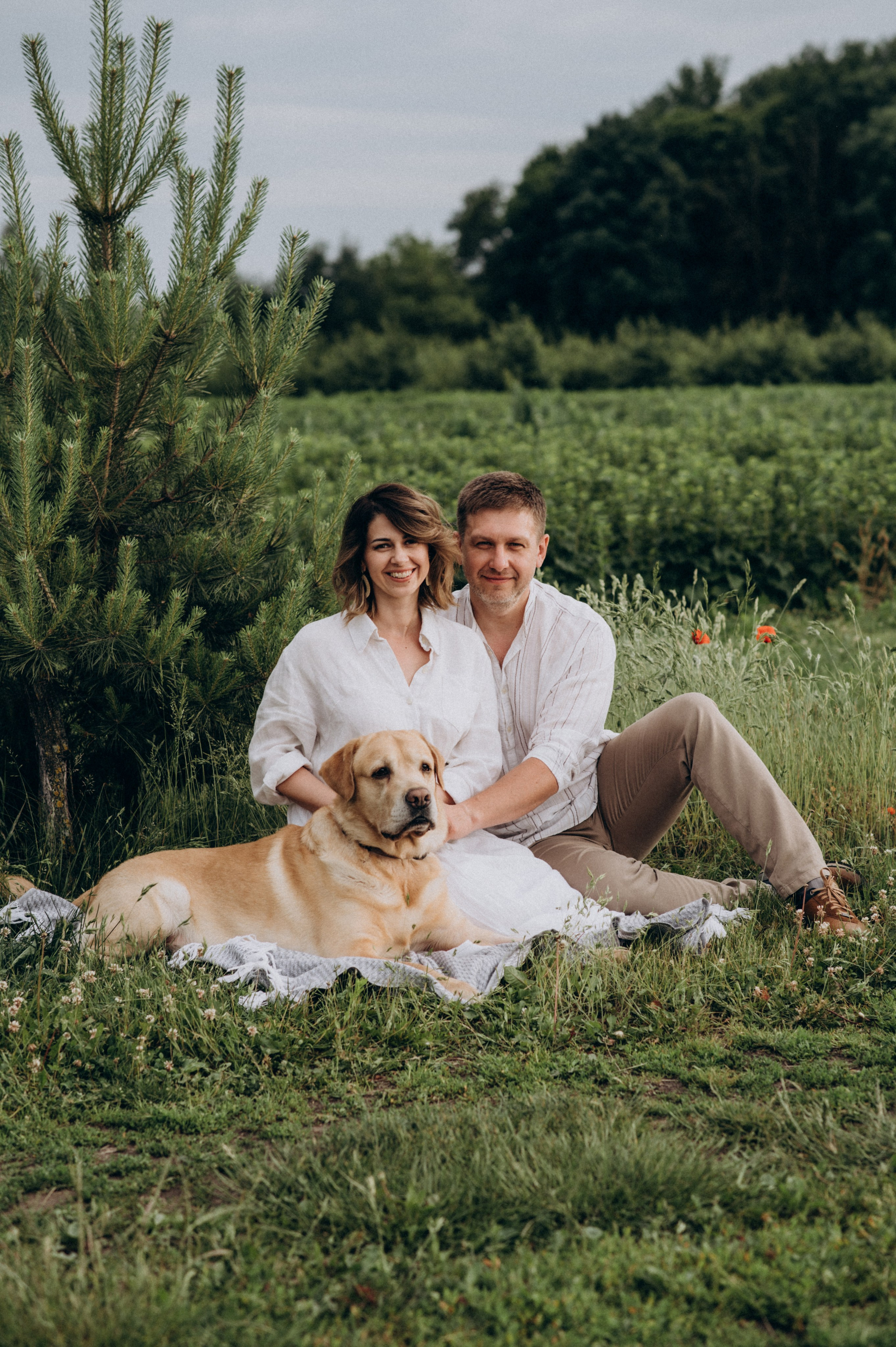Сімейна фотосесія на природі, зйомка з собакою, фотосесія лавсторі Тернопіль. Сімейний, дитячий та індивідуальний фотограф в м. Тернопіль, м. Львів