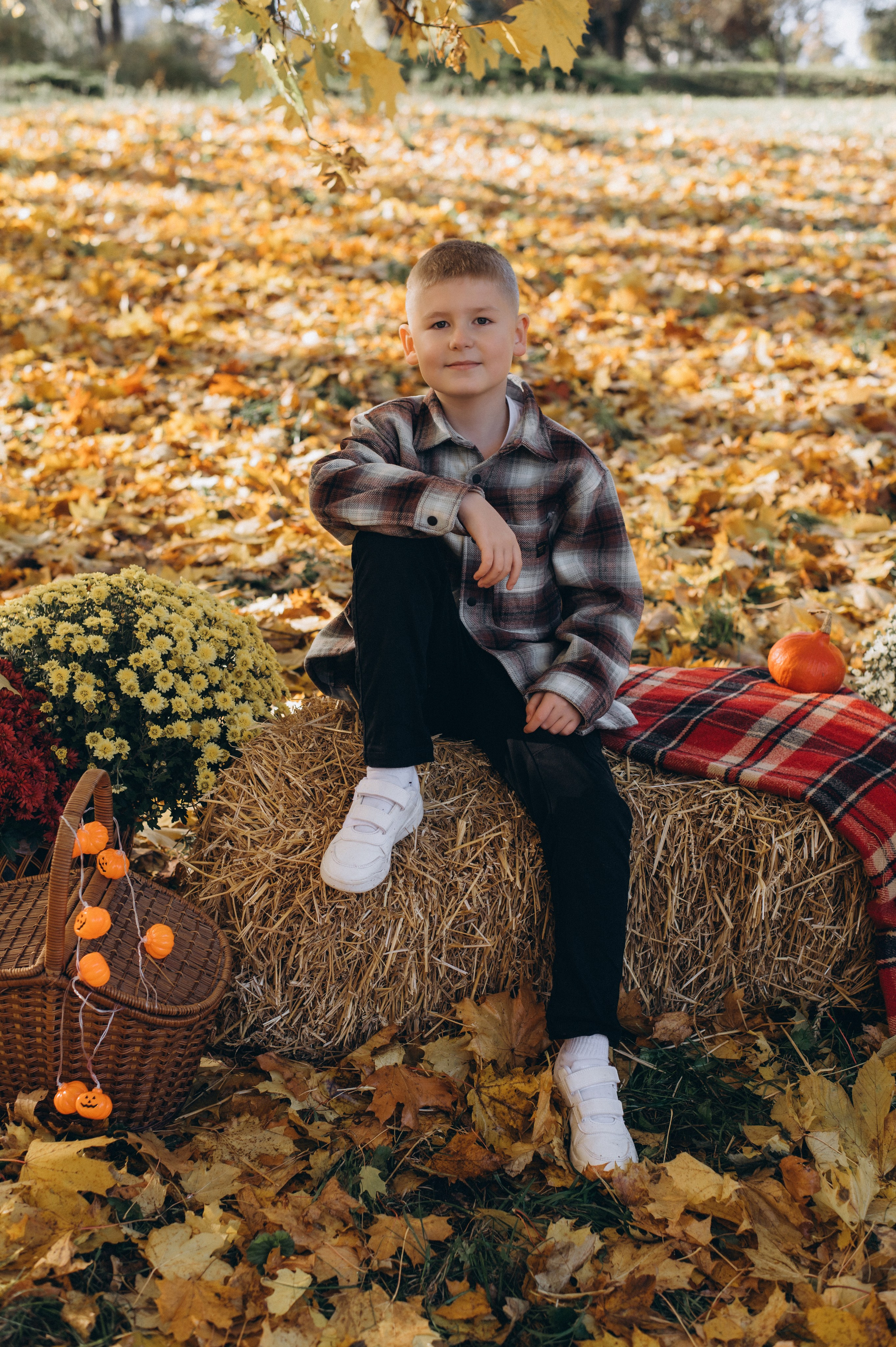 Осіння фотосесія 4 класу на віньєтки, випускні фотоальбоми Тернопіль, фотосесія випускників Тернопіль, шкільний випускний альбом Тернопіль. Сімейний, дитячий та індивідуальний фотограф в м. Тернопіль, м. Львів