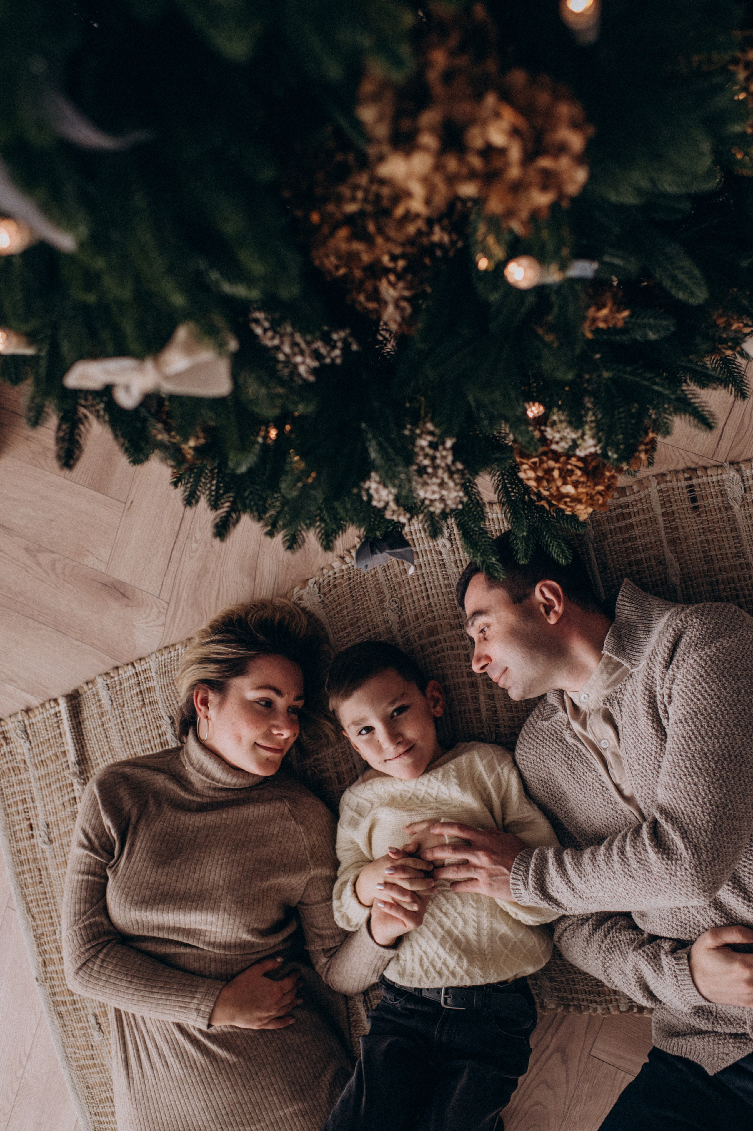 Новорічна сімейна фотосесія у студії, сімейна фотосесія Тернопіль Львів. Сімейний, дитячий та індивідуальний фотограф в м. Тернопіль, м. Львів