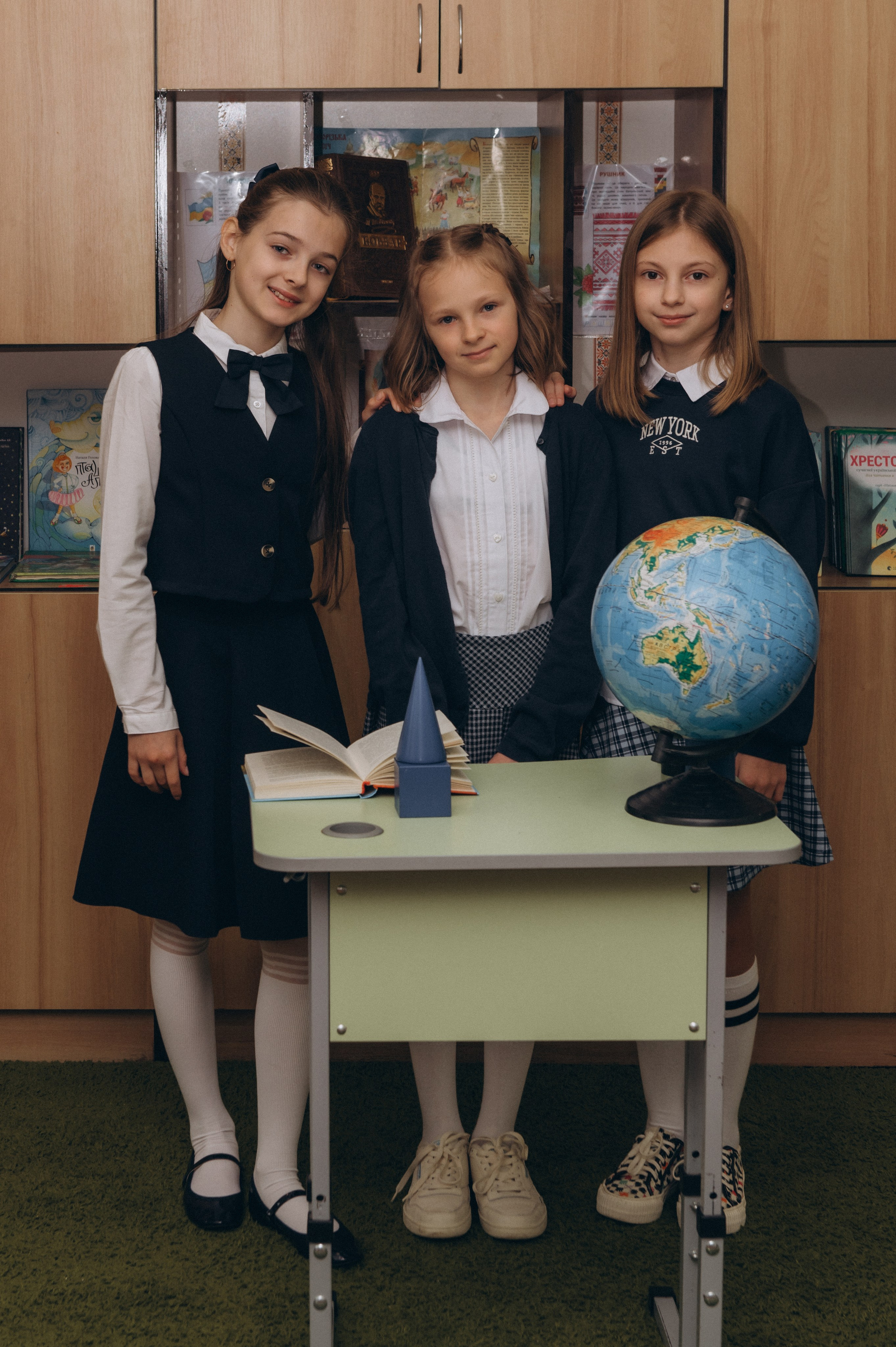 Шкільна фотосесія на віньєтки Тернопіль, фотосесія випускників Тернопіль, зйомка на віньєтки, шкільні фотоальбоми Тернопіль. Сімейний, дитячий та індивідуальний фотограф в м. Тернопіль, м. Львів