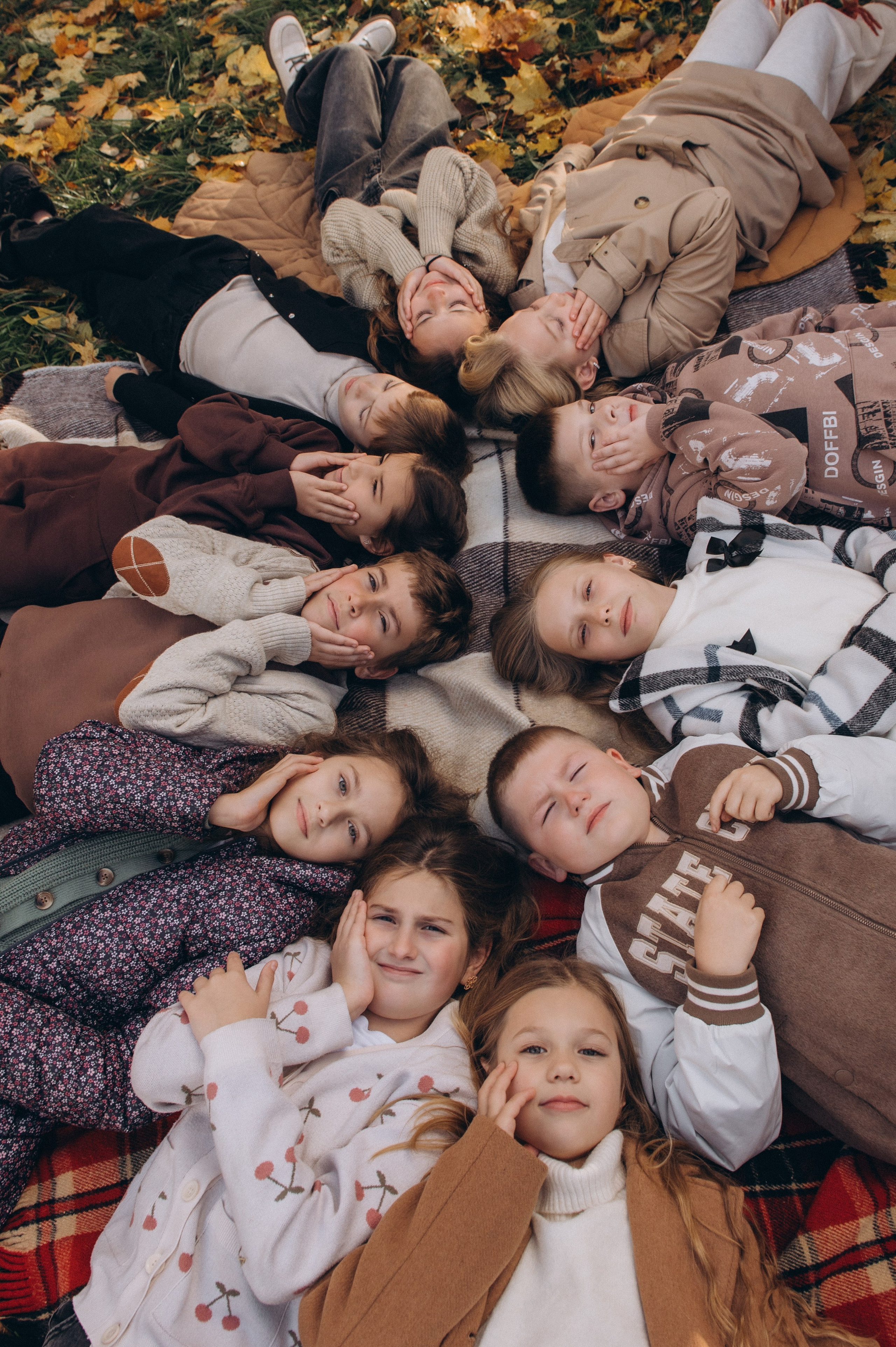 Осіння фотосесія 4 класу на віньєтки, випускні фотоальбоми Тернопіль, фотосесія випускників Тернопіль, шкільний випускний альбом Тернопіль. Сімейний, дитячий та індивідуальний фотограф в м. Тернопіль, м. Львів