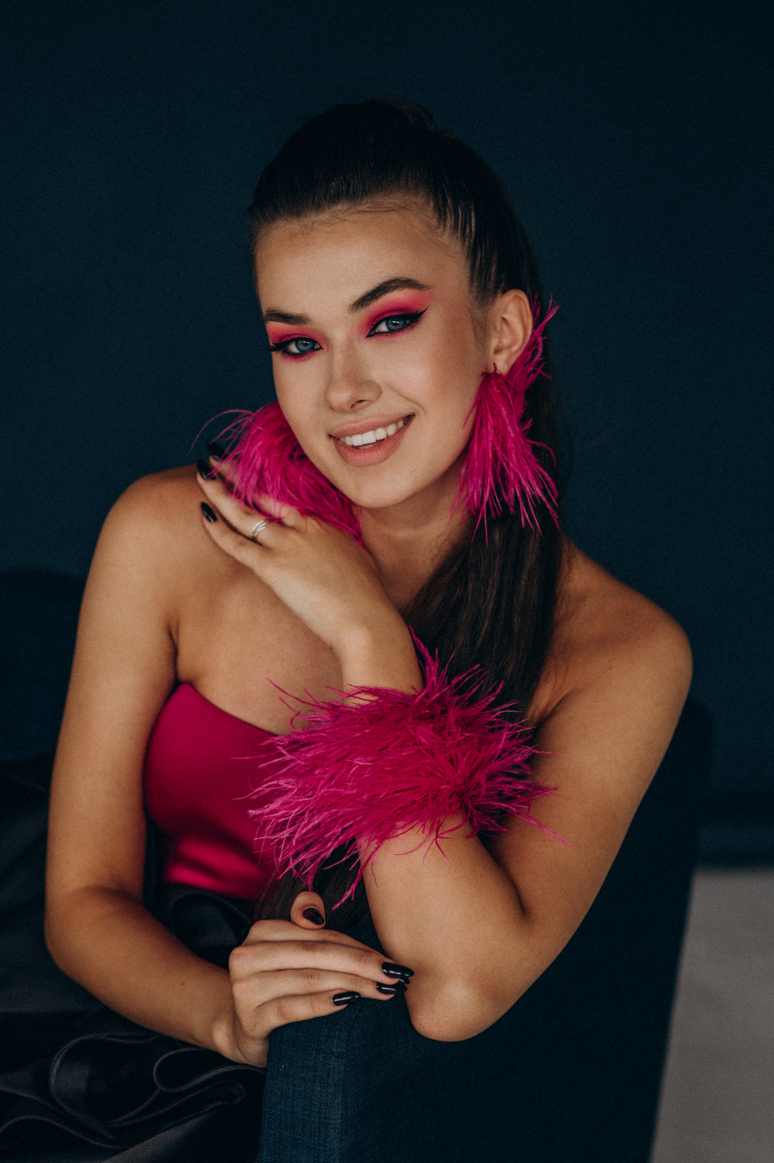 Випускниця, зйомка у студії, фотосесія випускного Тернопіль Львів. Сімейний, дитячий та індивідуальний фотограф в м. Тернопіль, м. Львів