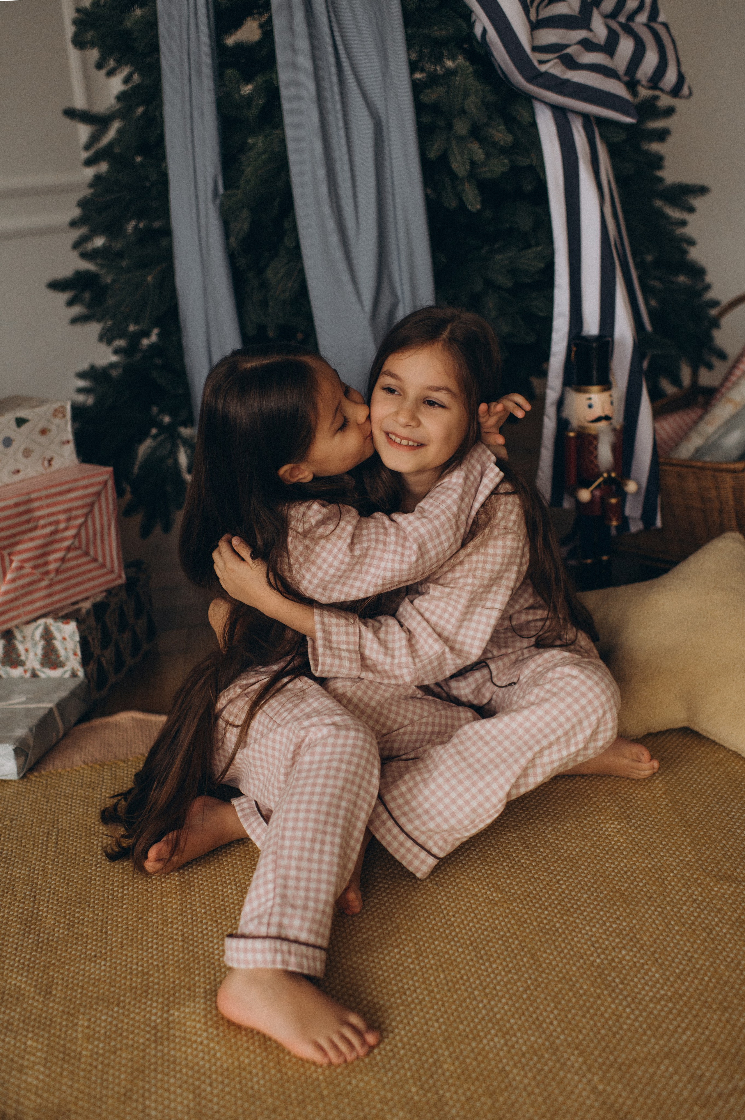 Фотосесія сестричок Тернопіль, зйомка сестрички, сімейний фотограф Тернопіль, портретний фотограф Тернопіль, фотосесія дітей. Сімейний, дитячий та індивідуальний фотограф в м. Тернопіль, м. Львів