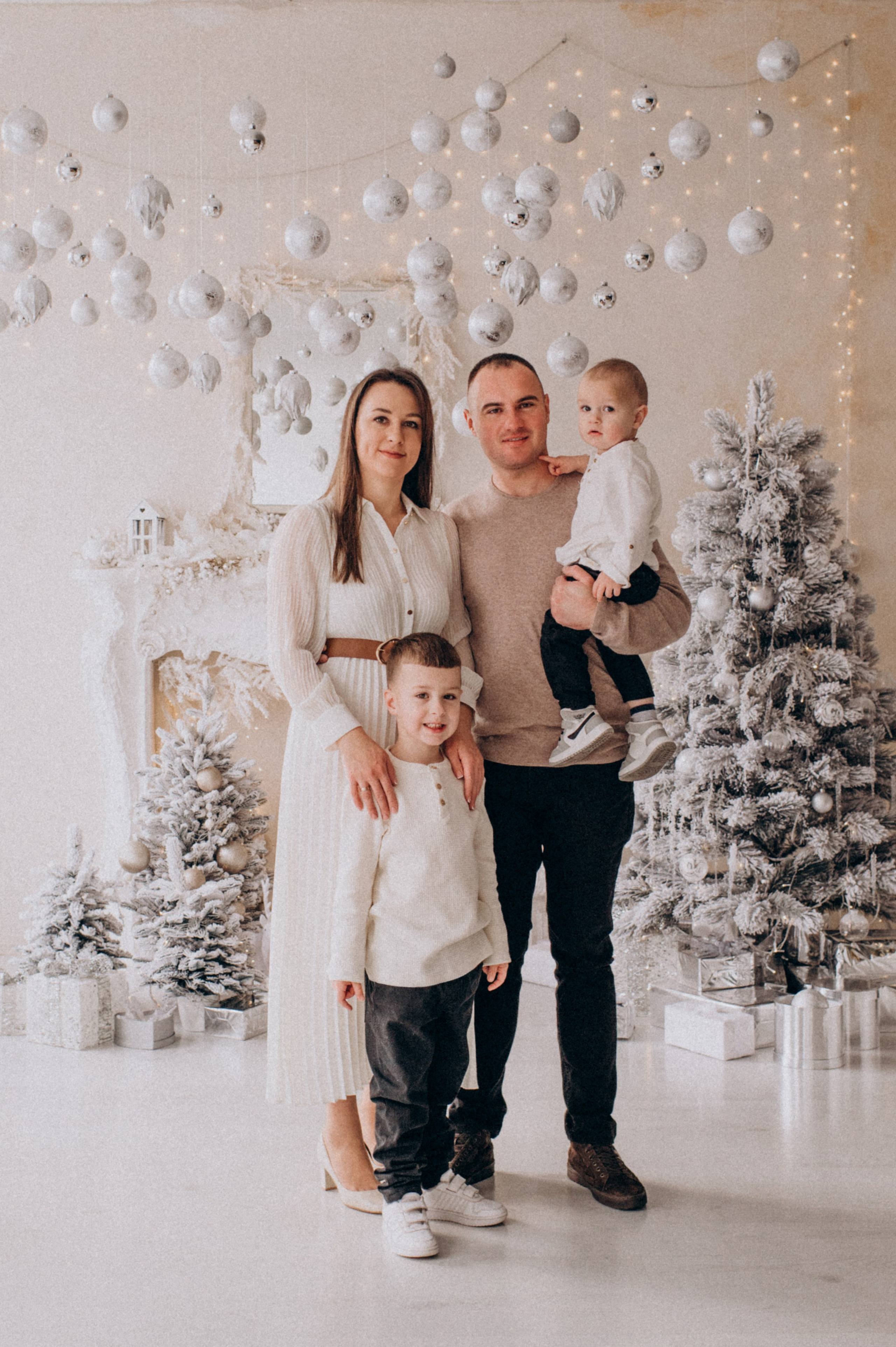 Новорічна фотосесія у студії, фотосесія Львів, сімейна фотосесія Тернопіль. Сімейний, дитячий та індивідуальний фотограф в м. Тернопіль, м. Львів