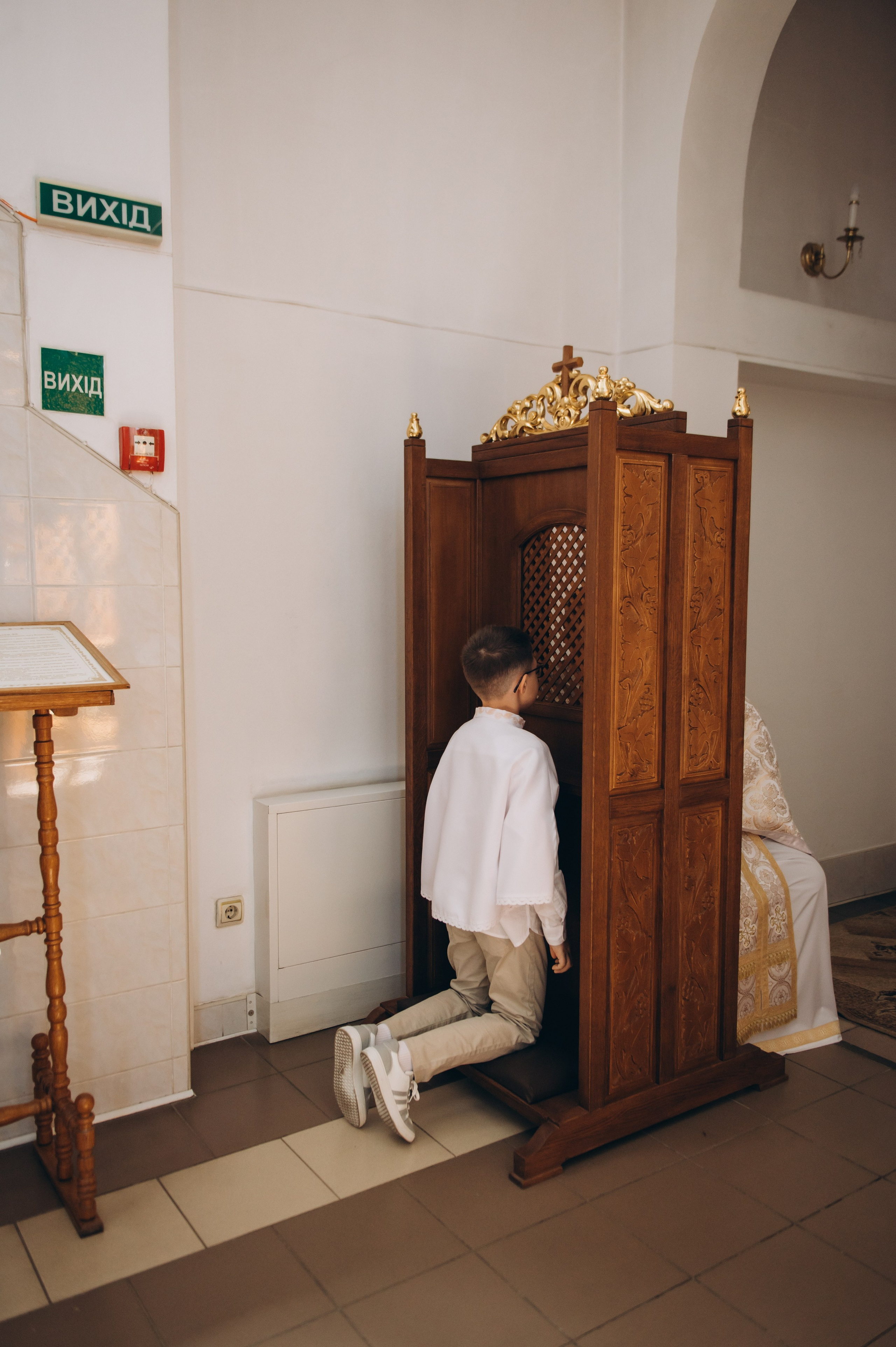 Фотосесія Причастя Тернопіль церква Св Михаїла, фотограф на Причастя Тернопіль, фотосесія Літургії Причастя Тернопіль. Сімейний, дитячий та індивідуальний фотограф в м. Тернопіль, м. Львів