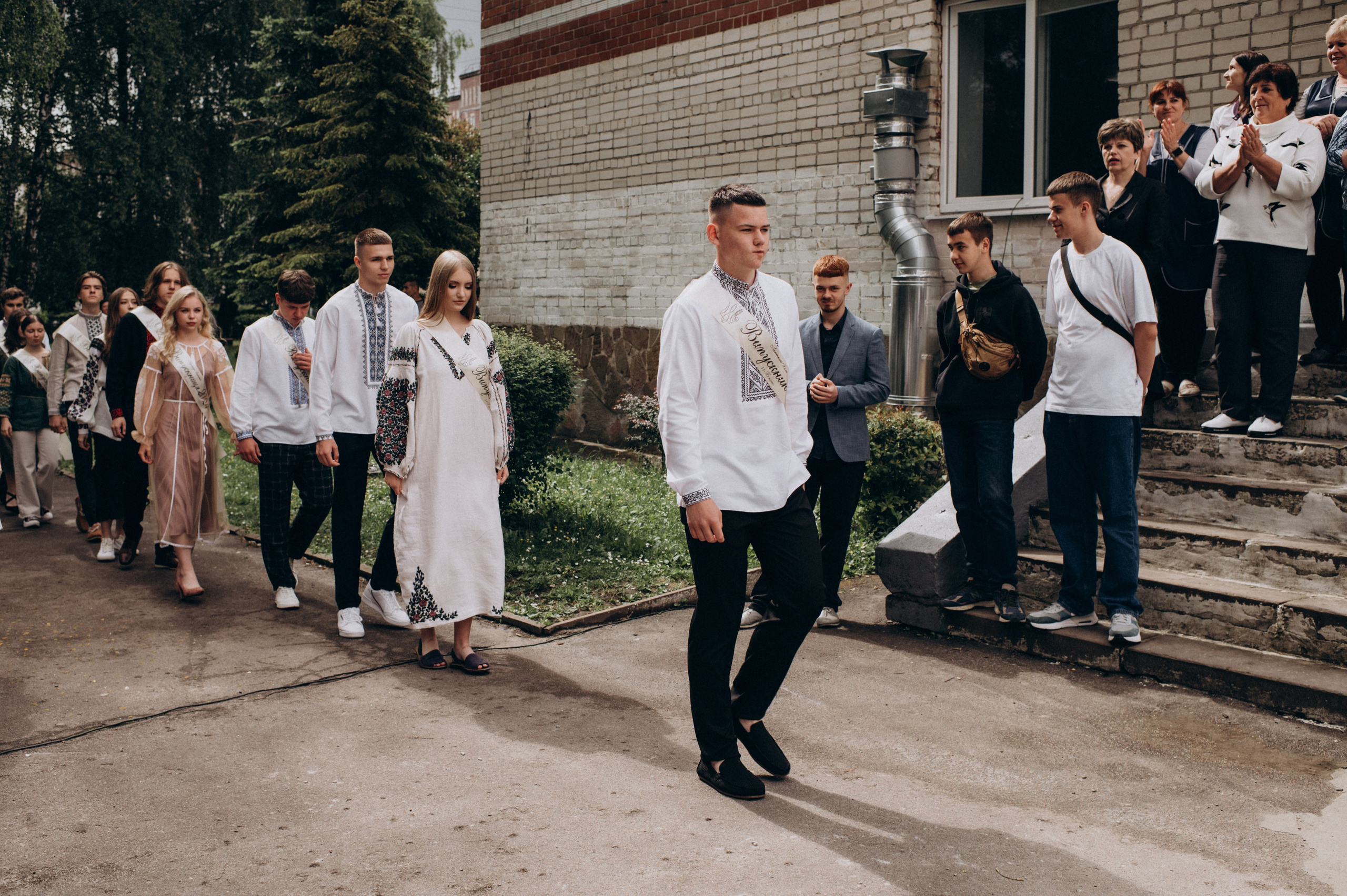 Фотосесія останнього дзвоника, фотосесія випускників Тернопіль, випускний 2024. Сімейний, дитячий та індивідуальний фотограф в м. Тернопіль, м. Львів