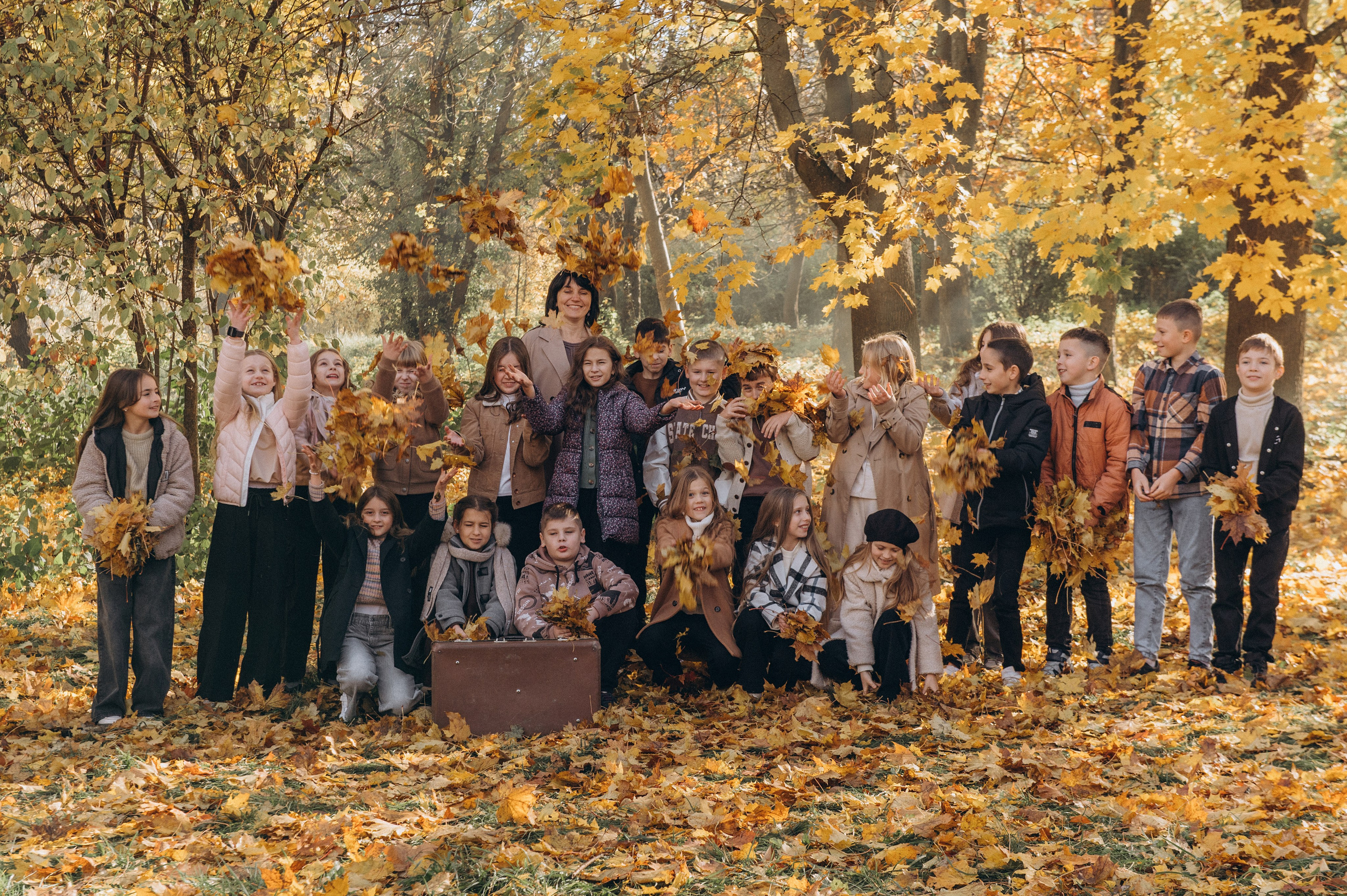 Осіння фотосесія 4 класу на віньєтки, випускні фотоальбоми Тернопіль, фотосесія випускників Тернопіль, шкільний випускний альбом Тернопіль. Сімейний, дитячий та індивідуальний фотограф в м. Тернопіль, м. Львів