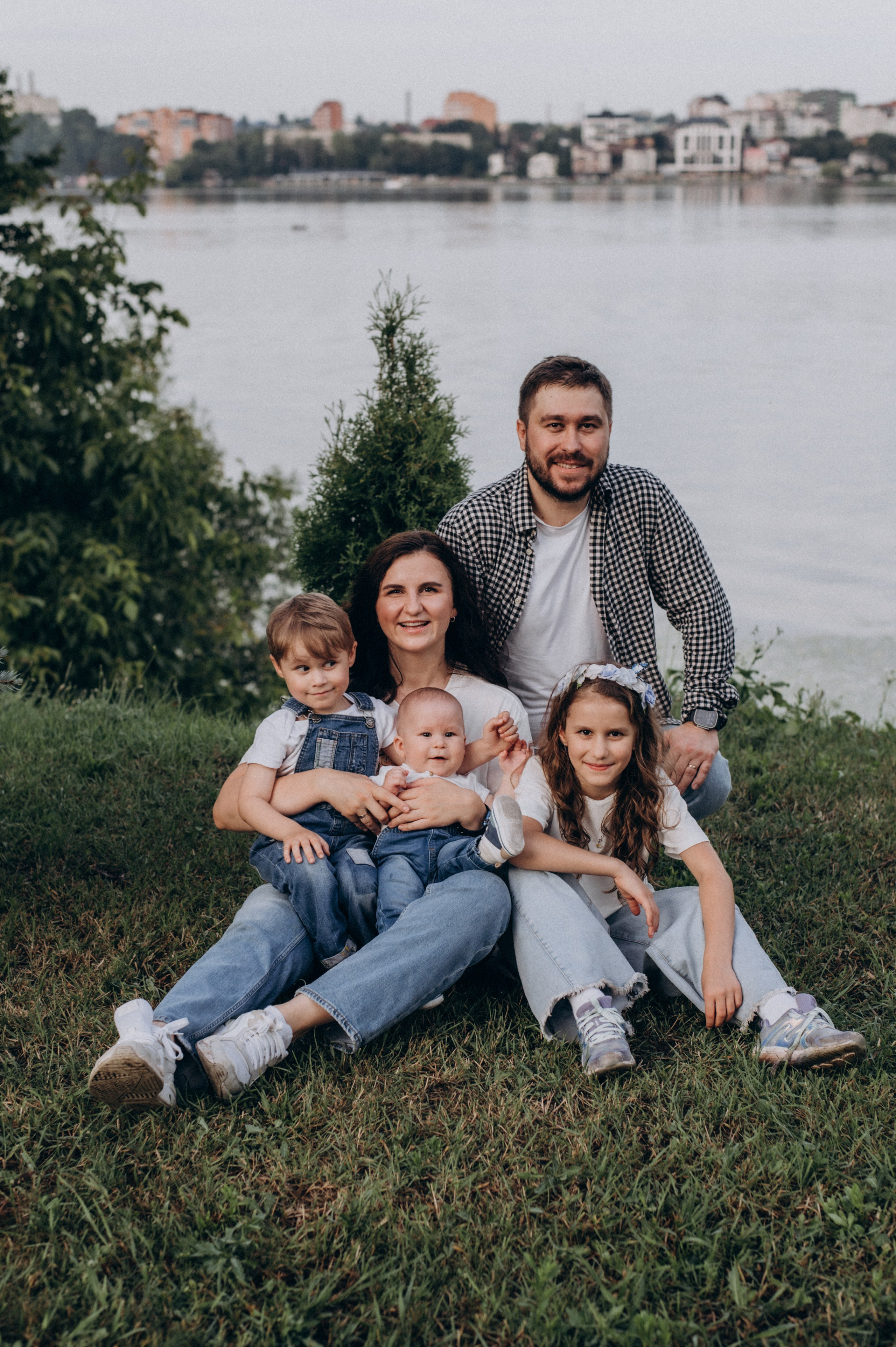 Сімейна фотосесія Тернопіль, сімейний фотограф Тернопіль, зйомка великої сімї. Сімейний, дитячий та індивідуальний фотограф в м. Тернопіль, м. Львів