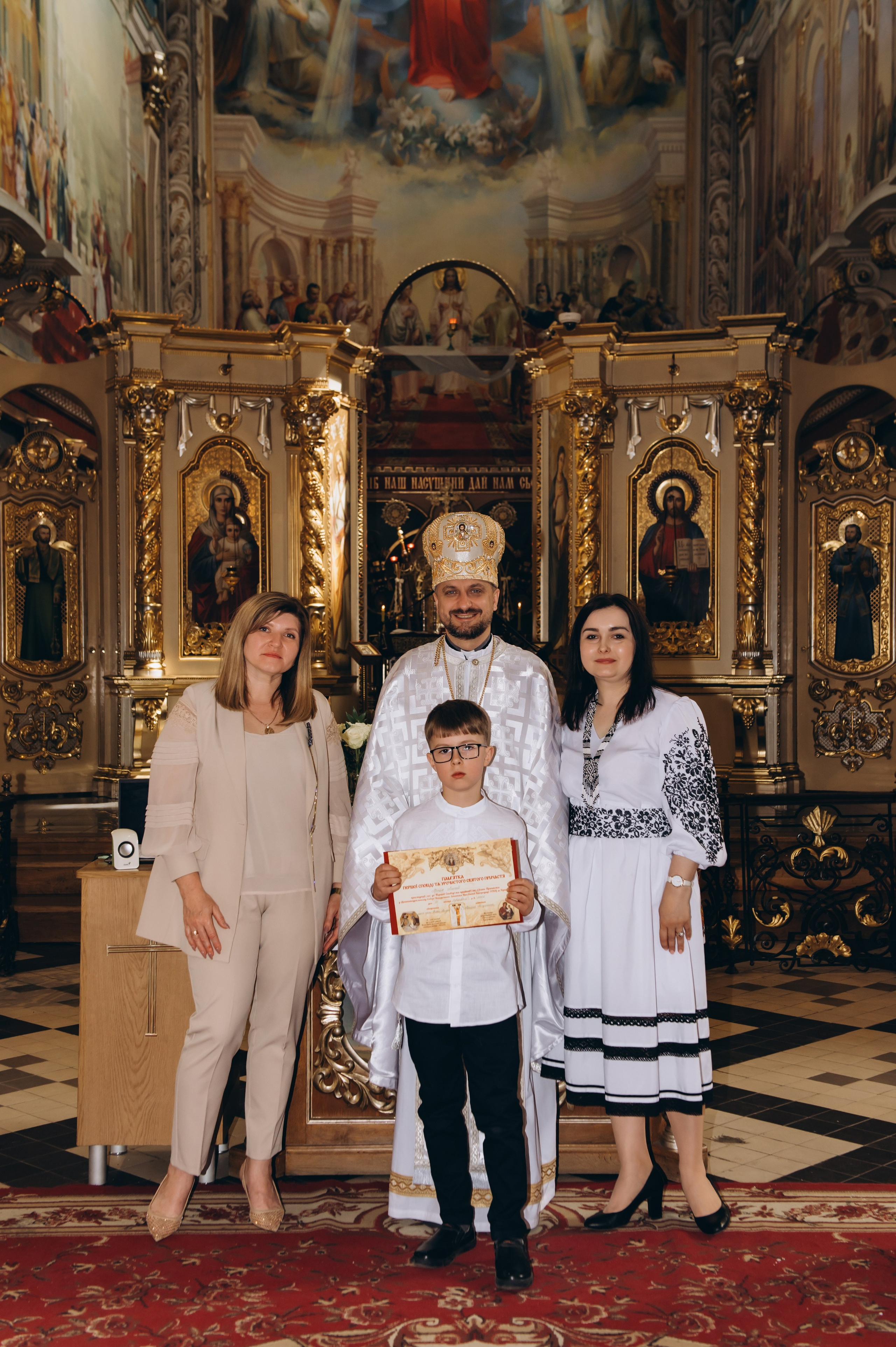Фотосесія Першого Причастя Тернопіль, фотосесія Причастя Тернопіль, Таїнство Першого Причастя Тернопіль, Катедра Причастя Тернопіль. Сімейний, дитячий та індивідуальний фотограф в м. Тернопіль, м. Львів