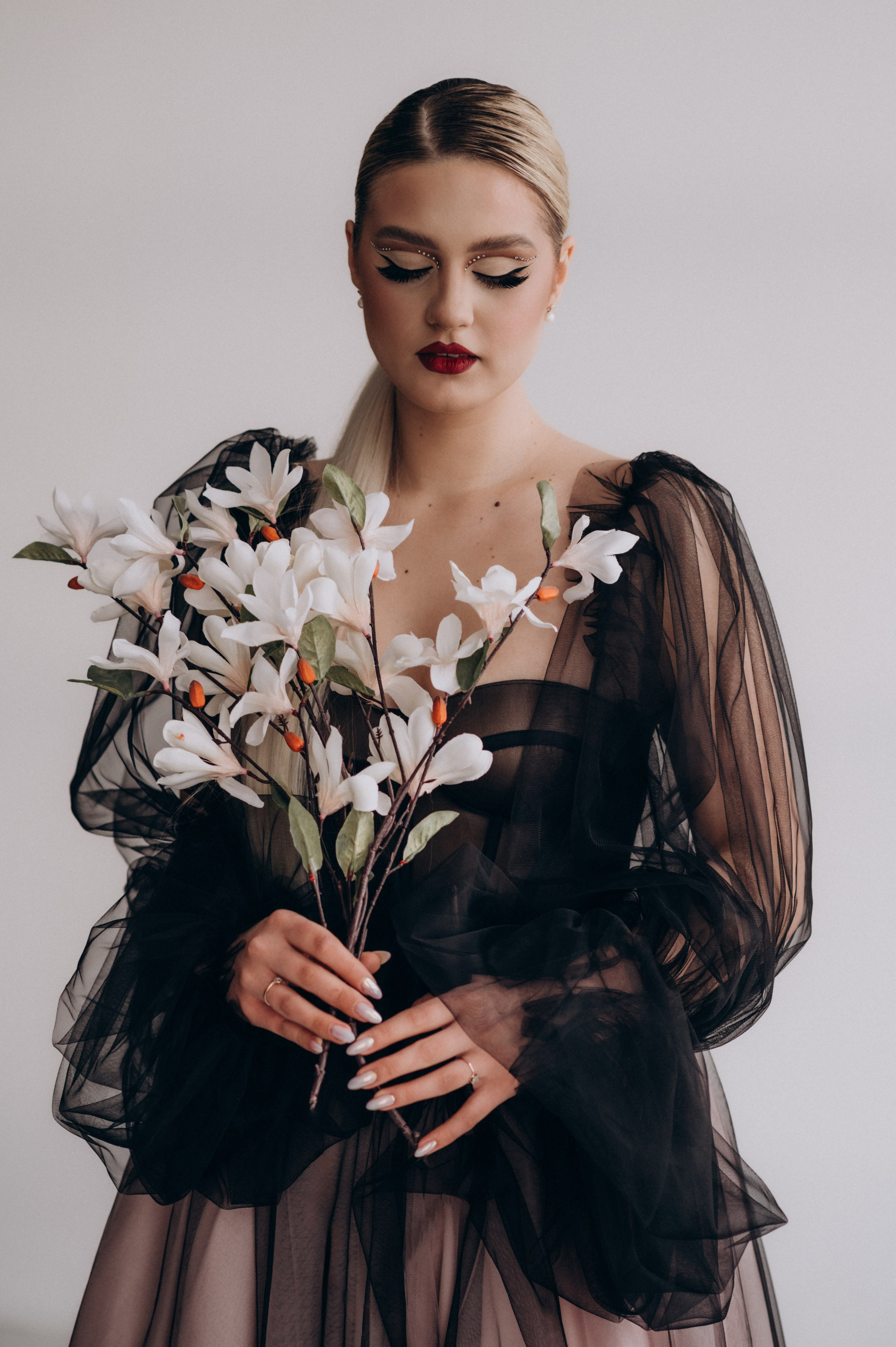 Фотосесія з квітами, фотосесія в студії Тернопіль Львів. Сімейний, дитячий та індивідуальний фотограф в м. Тернопіль, м. Львів