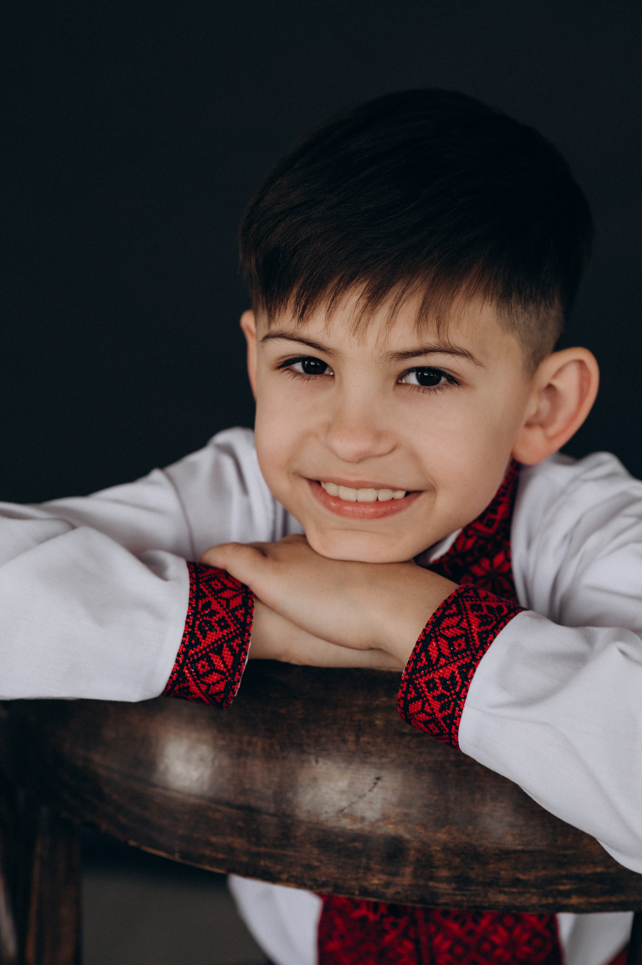 Сімейна фотосесія Тернопіль, сімейна зйомка у вишиванках, фотосесія Львів. Сімейний, дитячий та індивідуальний фотограф в м. Тернопіль, м. Львів