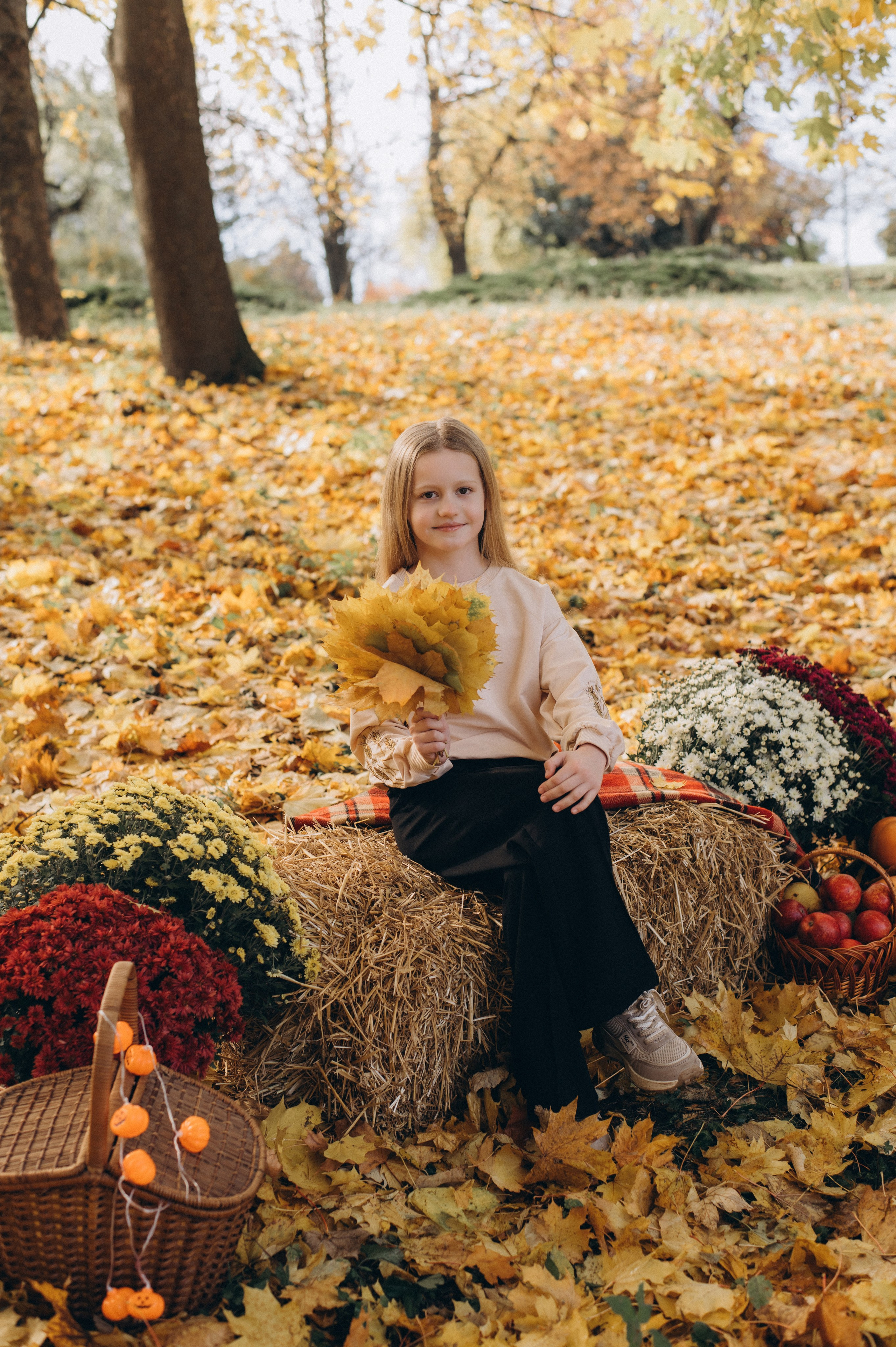 Осіння фотосесія 4 класу на віньєтки, випускні фотоальбоми Тернопіль, фотосесія випускників Тернопіль, шкільний випускний альбом Тернопіль. Сімейний, дитячий та індивідуальний фотограф в м. Тернопіль, м. Львів
