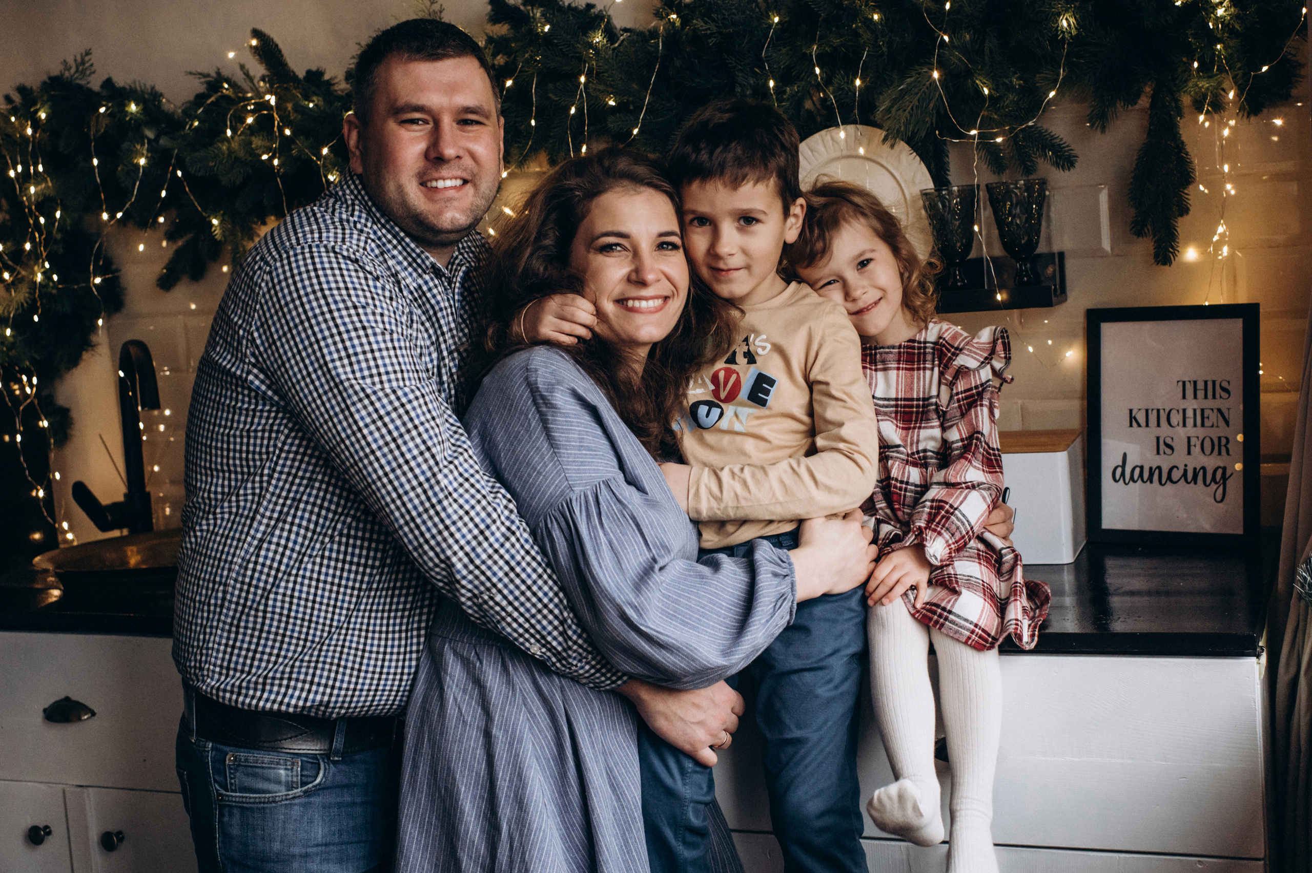 Новорічна сімейна зйомка у студії. Сімейний, дитячий та індивідуальний фотограф в м. Тернопіль, м. Львів