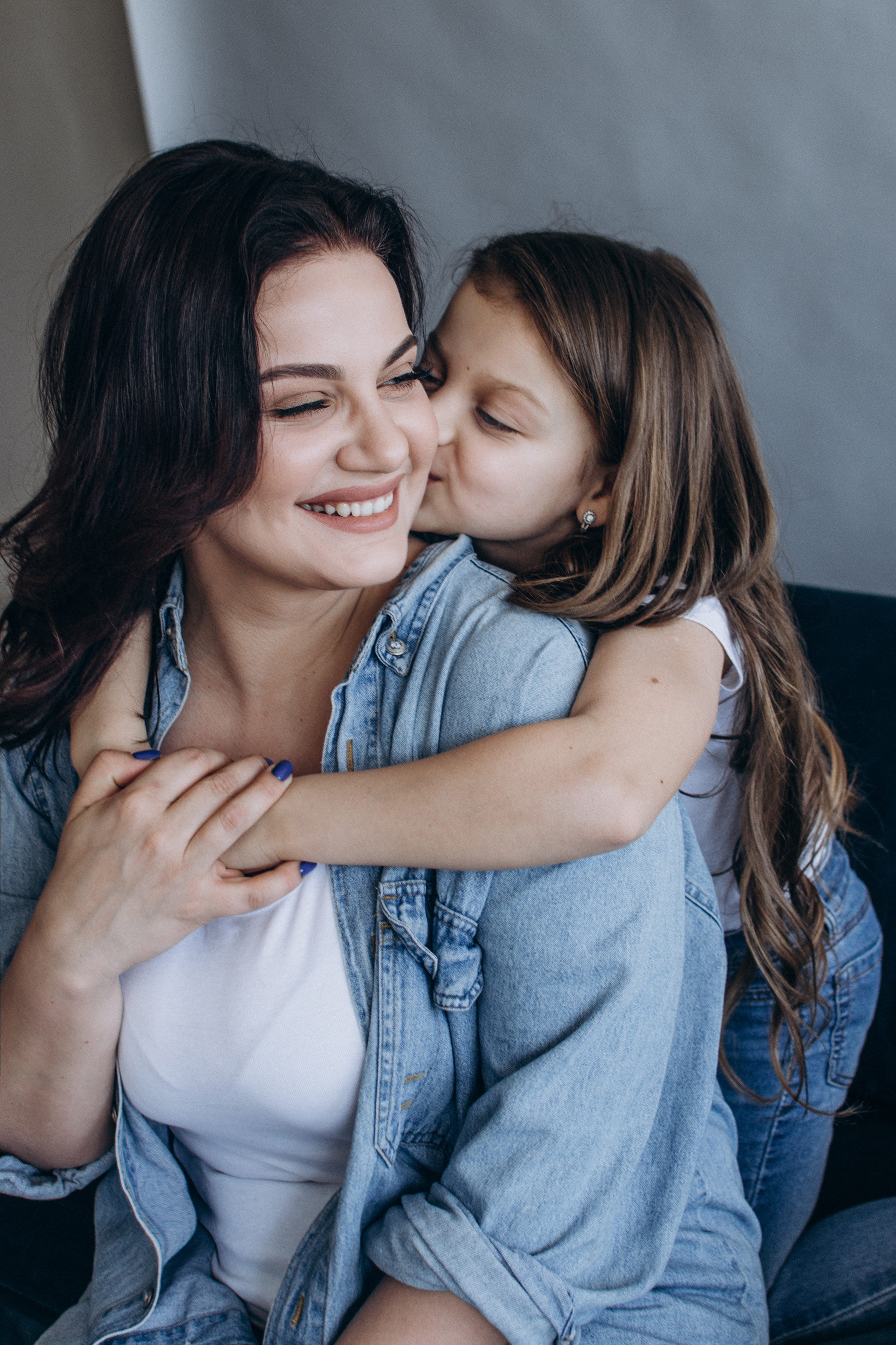 Мама і донечка. Студійна сімейна фотосесія. Сімейний, дитячий та індивідуальний фотограф в м. Тернопіль, м. Львів
