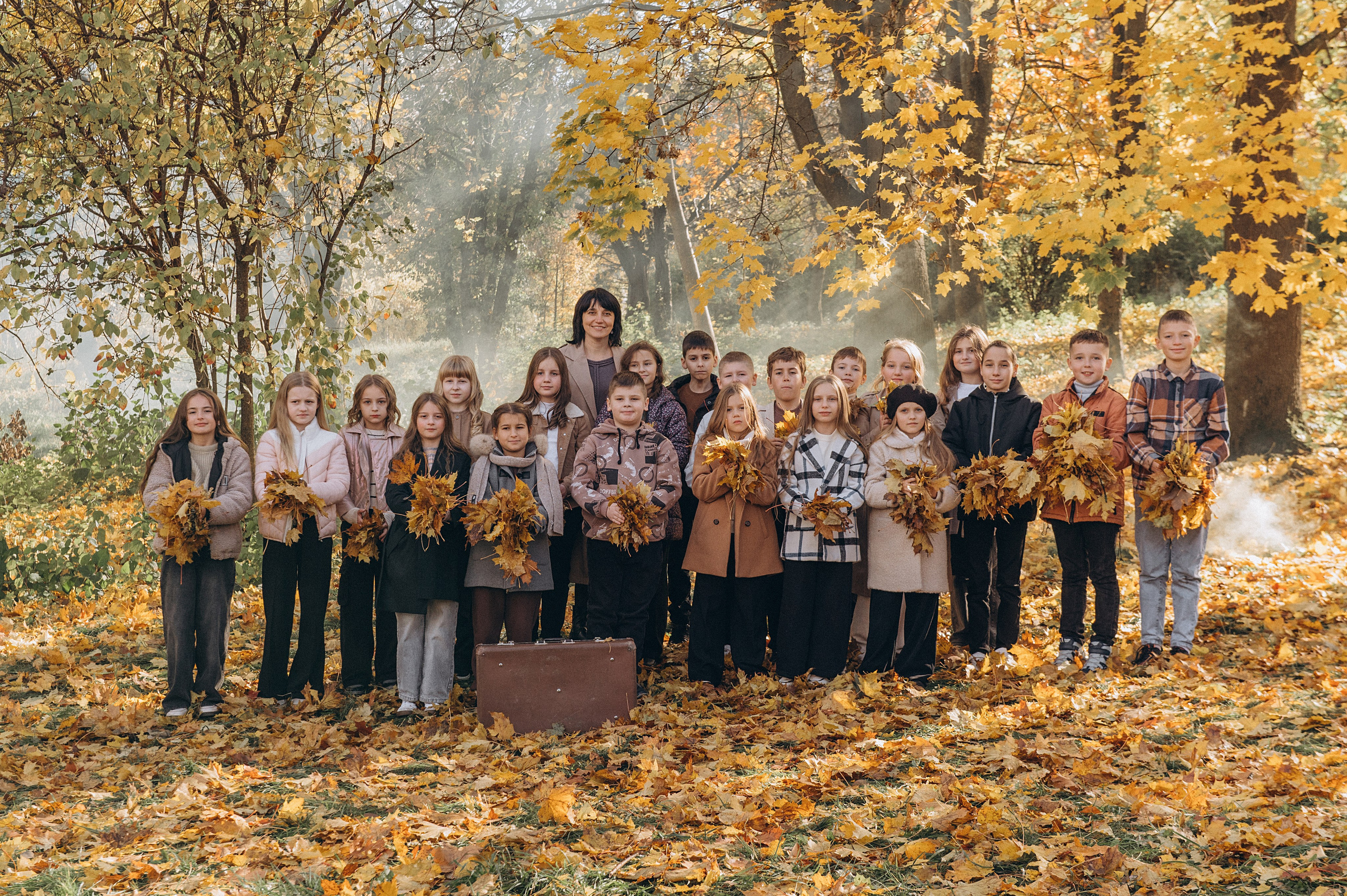 Осіння фотосесія 4 класу на віньєтки, випускні фотоальбоми Тернопіль, фотосесія випускників Тернопіль, шкільний випускний альбом Тернопіль. Сімейний, дитячий та індивідуальний фотограф в м. Тернопіль, м. Львів