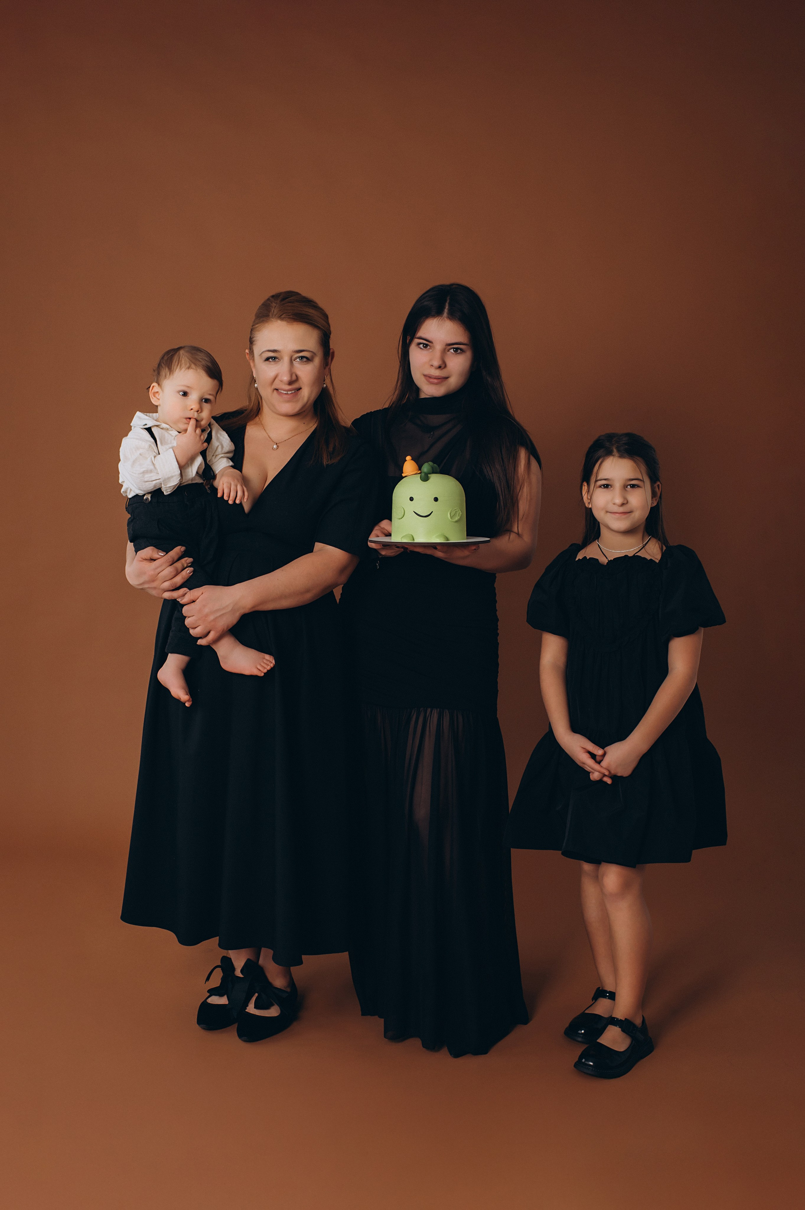 Перший тортик малюка, зйомка першого тортика Тернопіль, новорічна фотосесія, зйомка дня народження, сімейний фотограф Тернопіль, cakesmash. Сімейний, дитячий та індивідуальний фотограф в м. Тернопіль, м. Львів