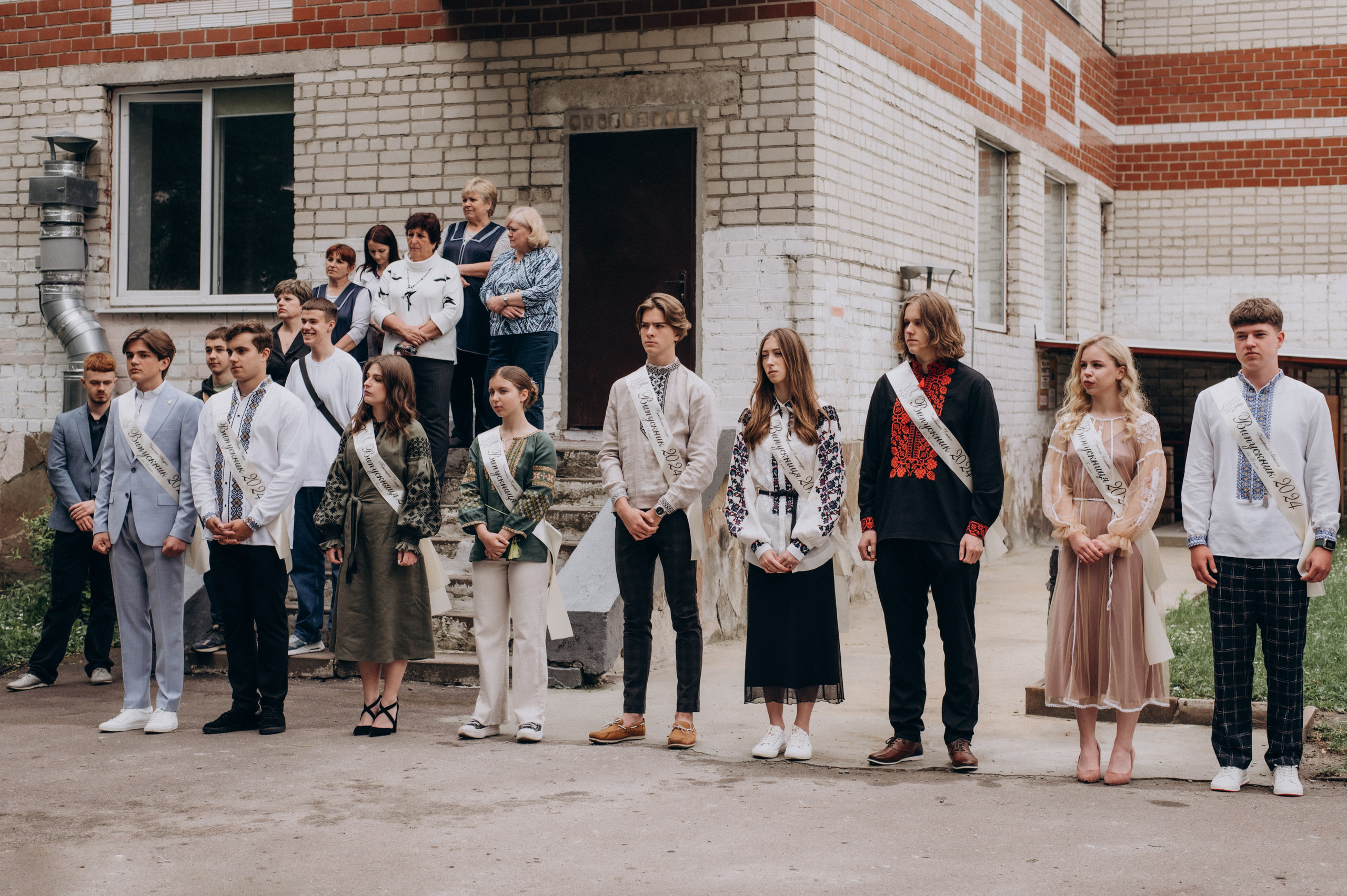 Фотосесія останнього дзвоника, фотосесія випускників Тернопіль, випускний 2024. Сімейний, дитячий та індивідуальний фотограф в м. Тернопіль, м. Львів