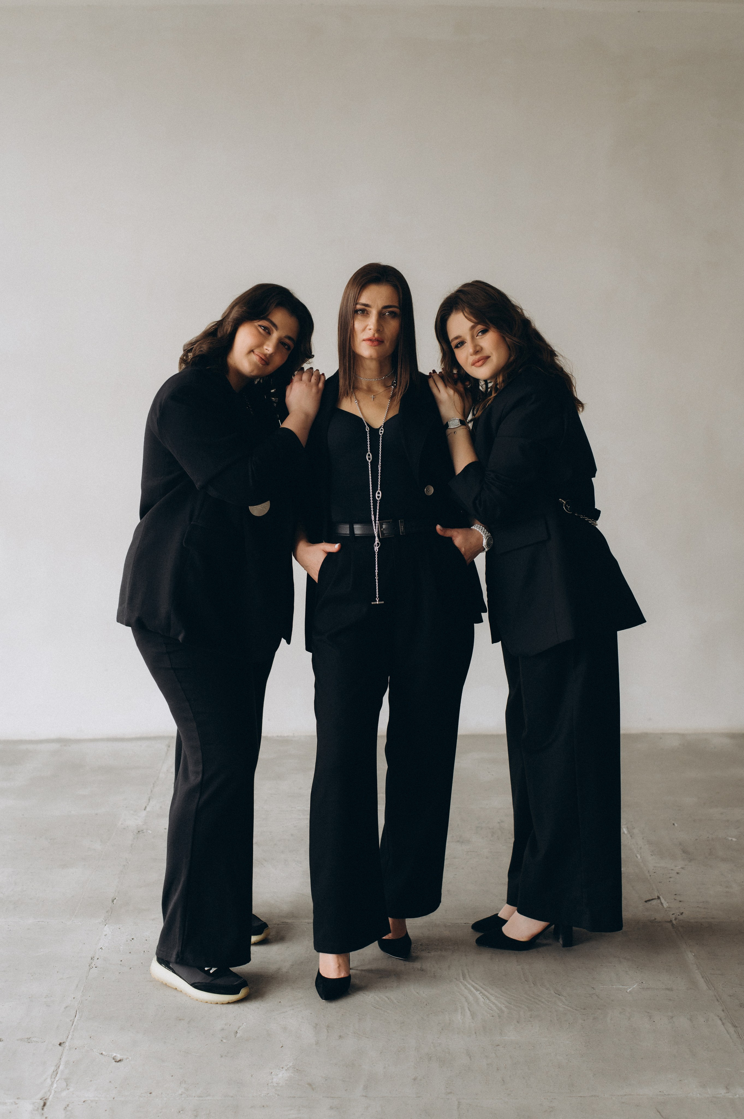 Сімейна фотосесія мами і донечок, сімейний фотограф Тернопіль, портретний фотограф Тернопіль, портретна фотосесія Львів. Сімейний, дитячий та індивідуальний фотограф в м. Тернопіль, м. Львів