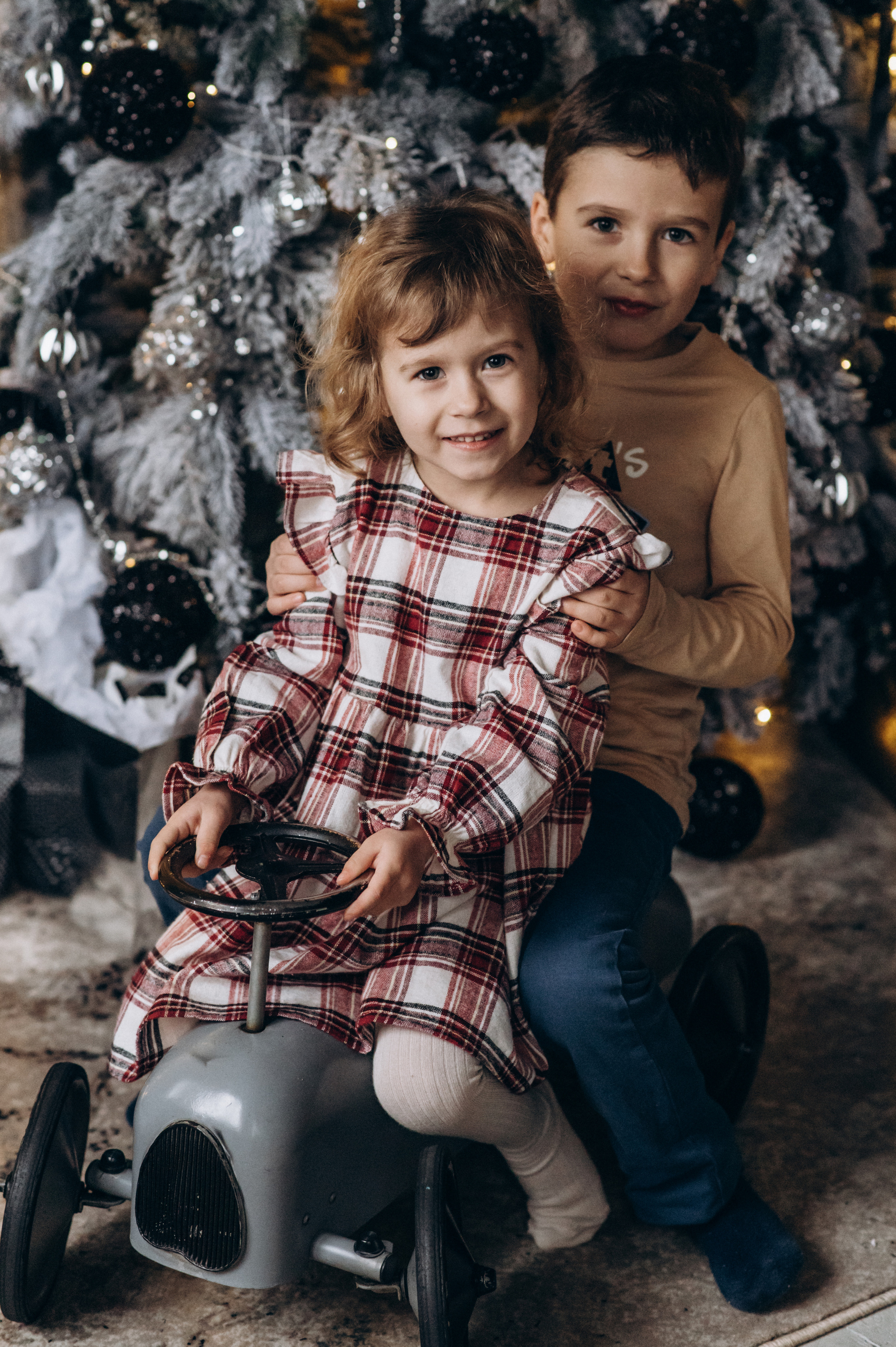 Новорічна сімейна зйомка у студії. Сімейний, дитячий та індивідуальний фотограф в м. Тернопіль, м. Львів