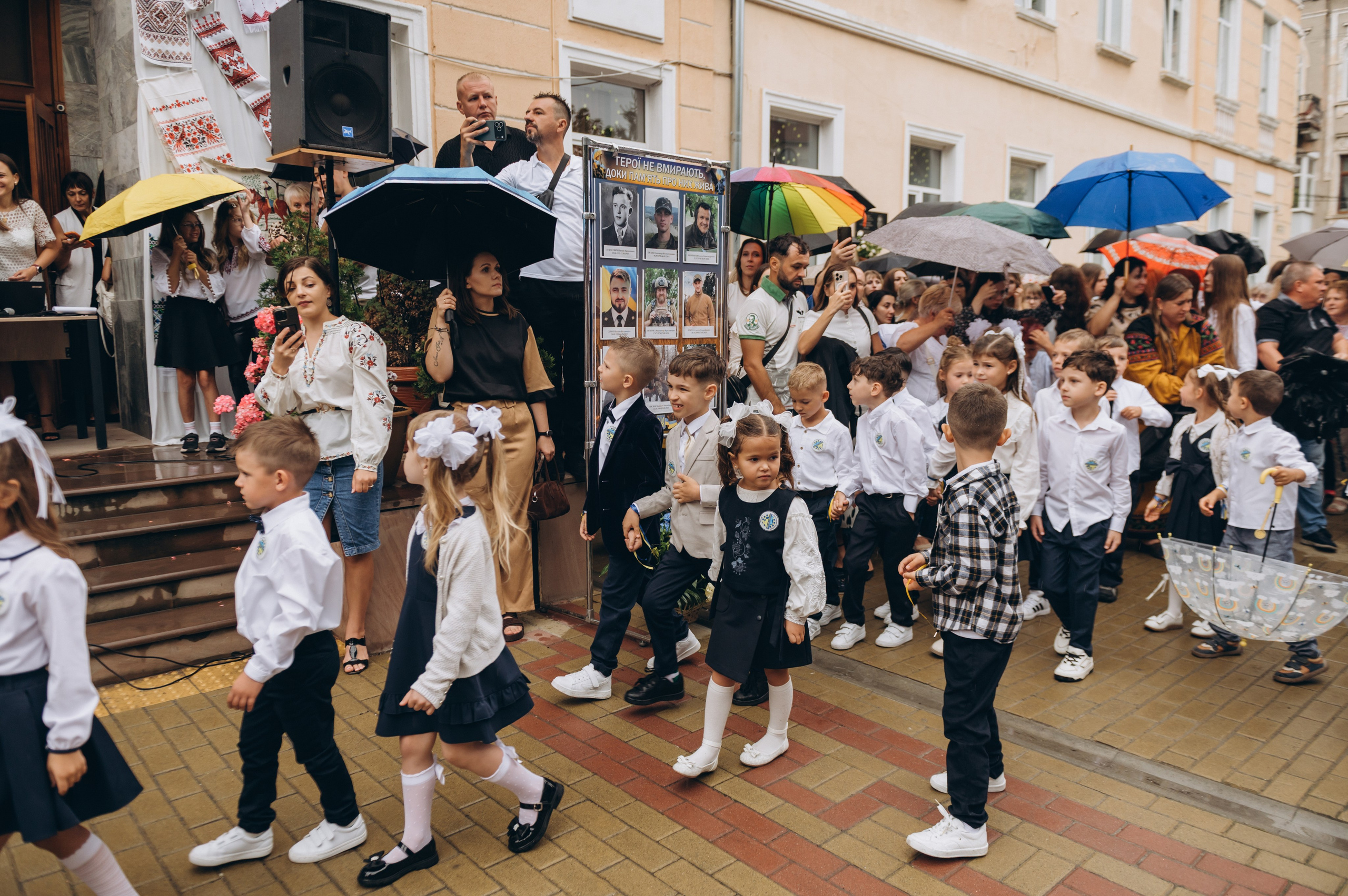 Перший дзвоник у Тернополі, фотосесія першокласників