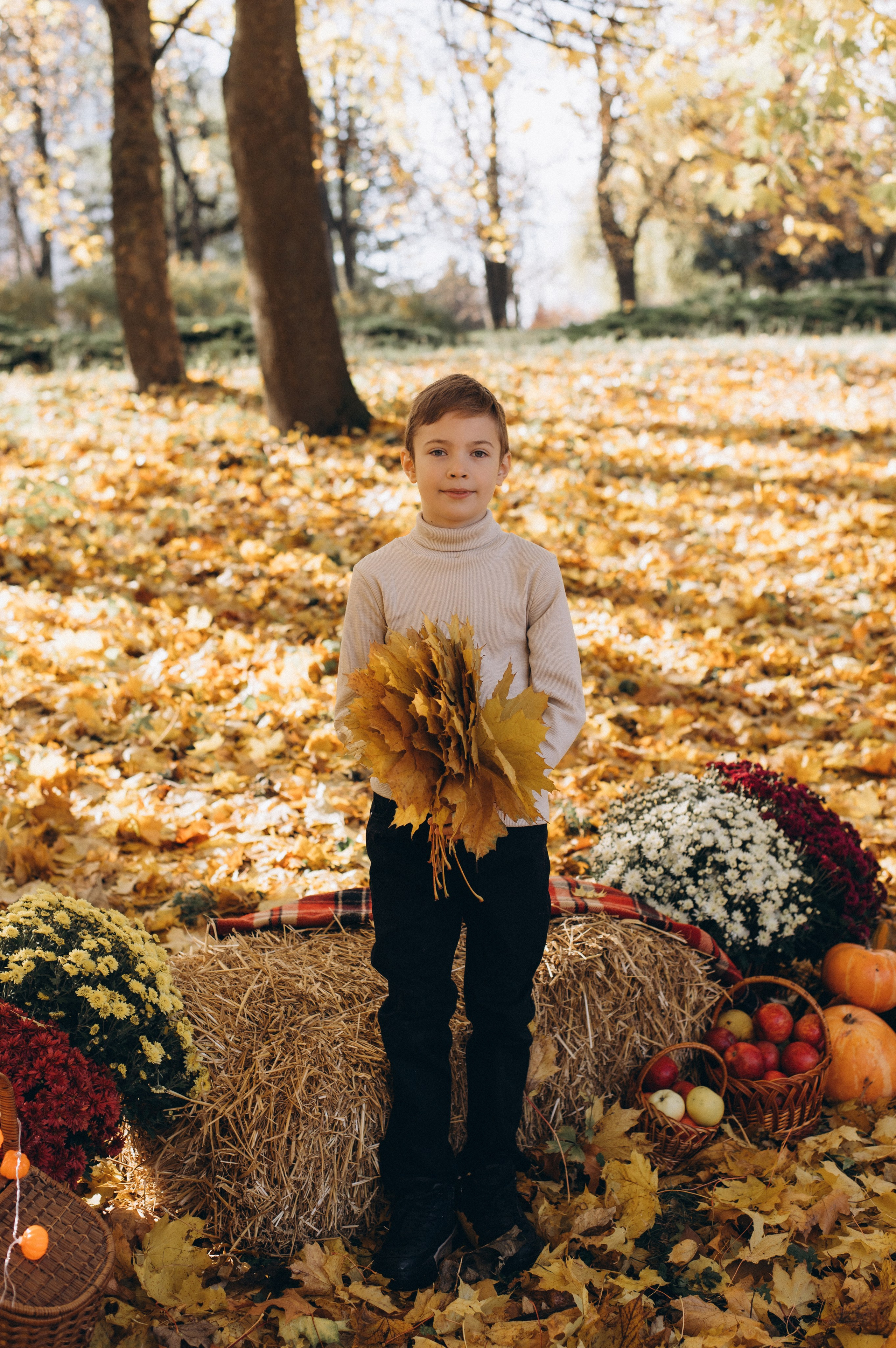 Осіння фотосесія 4 класу на віньєтки, випускні фотоальбоми Тернопіль, фотосесія випускників Тернопіль, шкільний випускний альбом Тернопіль. Сімейний, дитячий та індивідуальний фотограф в м. Тернопіль, м. Львів
