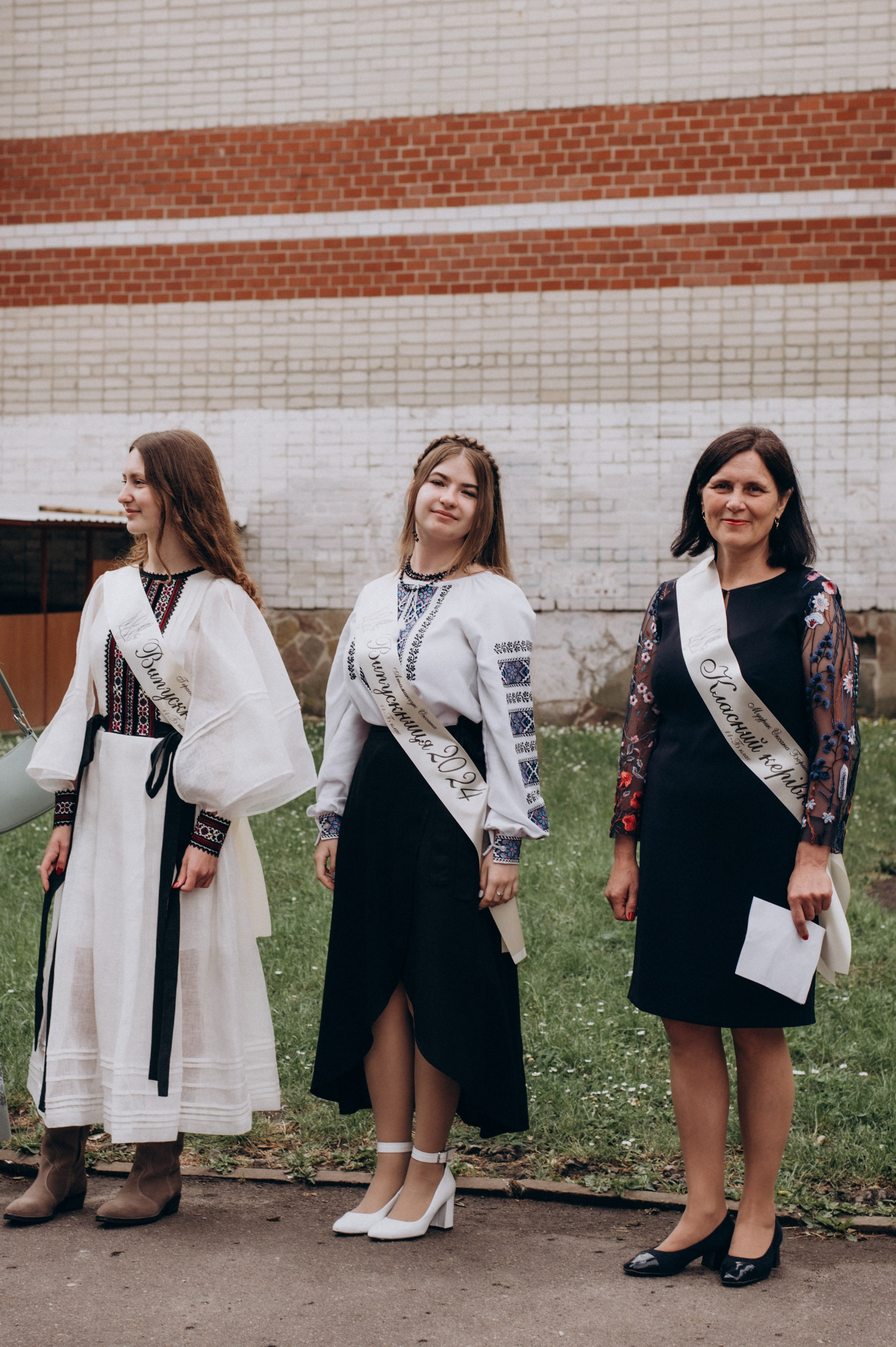 Фотосесія останнього дзвоника, фотосесія випускників Тернопіль, випускний 2024. Сімейний, дитячий та індивідуальний фотограф в м. Тернопіль, м. Львів