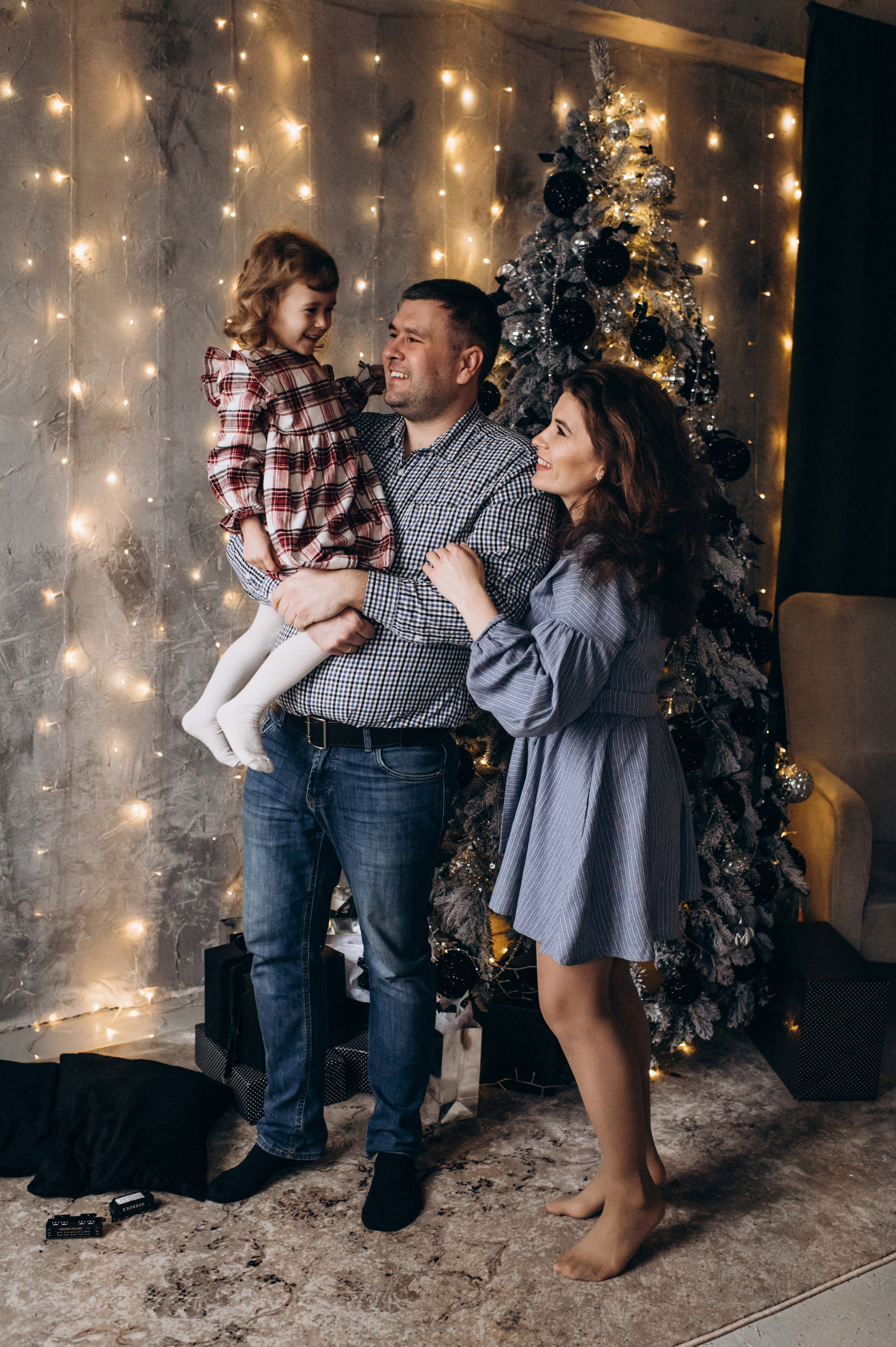 Новорічна сімейна зйомка у студії. Сімейний, дитячий та індивідуальний фотограф в м. Тернопіль, м. Львів