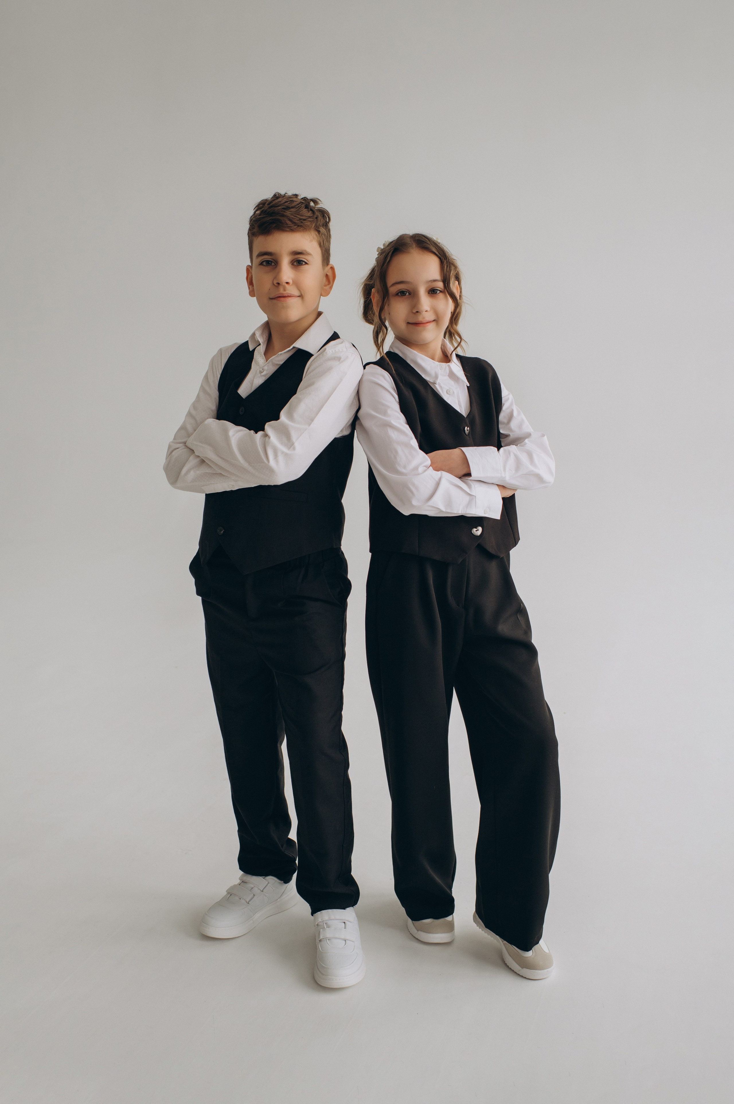 Фотосесія школярів у студії на шкільні фотоальбоми віньєтки Тернопіль, фотосесія випускників Тернопіль, шкільні фотокниги Тернопіль. Сімейний, дитячий та індивідуальний фотограф в м. Тернопіль, м. Львів