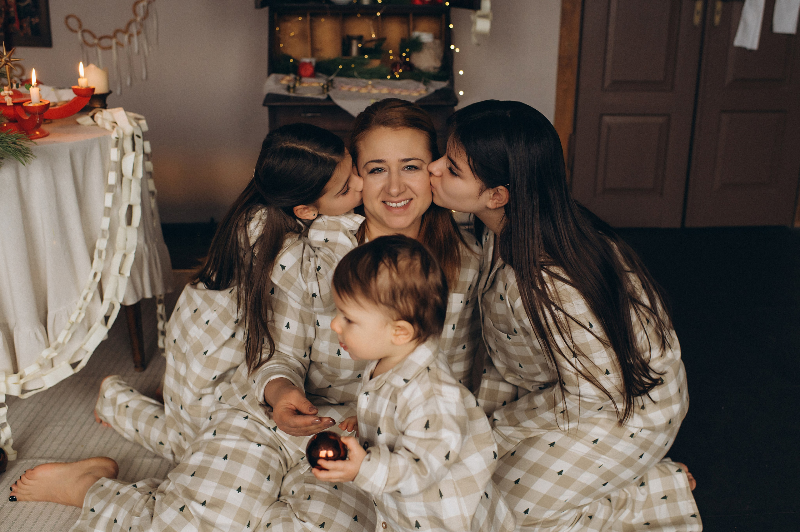 Перший тортик малюка, зйомка першого тортика Тернопіль, новорічна фотосесія, зйомка дня народження, сімейний фотограф Тернопіль, cakesmash. Сімейний, дитячий та індивідуальний фотограф в м. Тернопіль, м. Львів