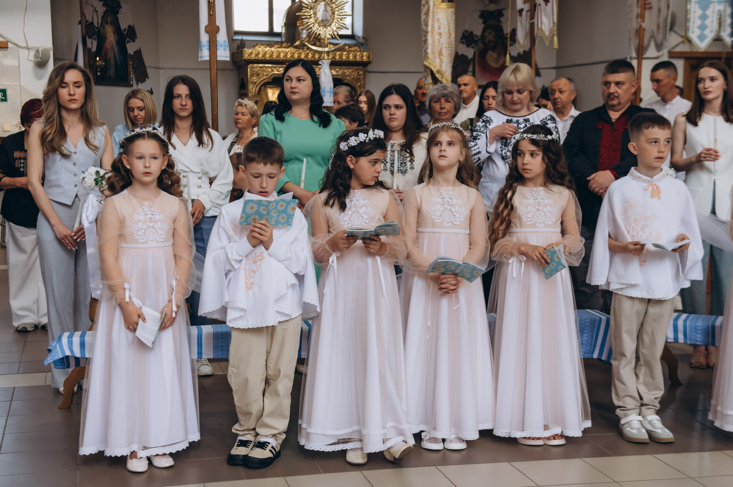 Фотосесія Причастя Тернопіль церква Св&nbsp;Михаїла, фотограф на&nbsp;Причастя Тернопіль, фотосесія Літургії Причастя Тернопіль