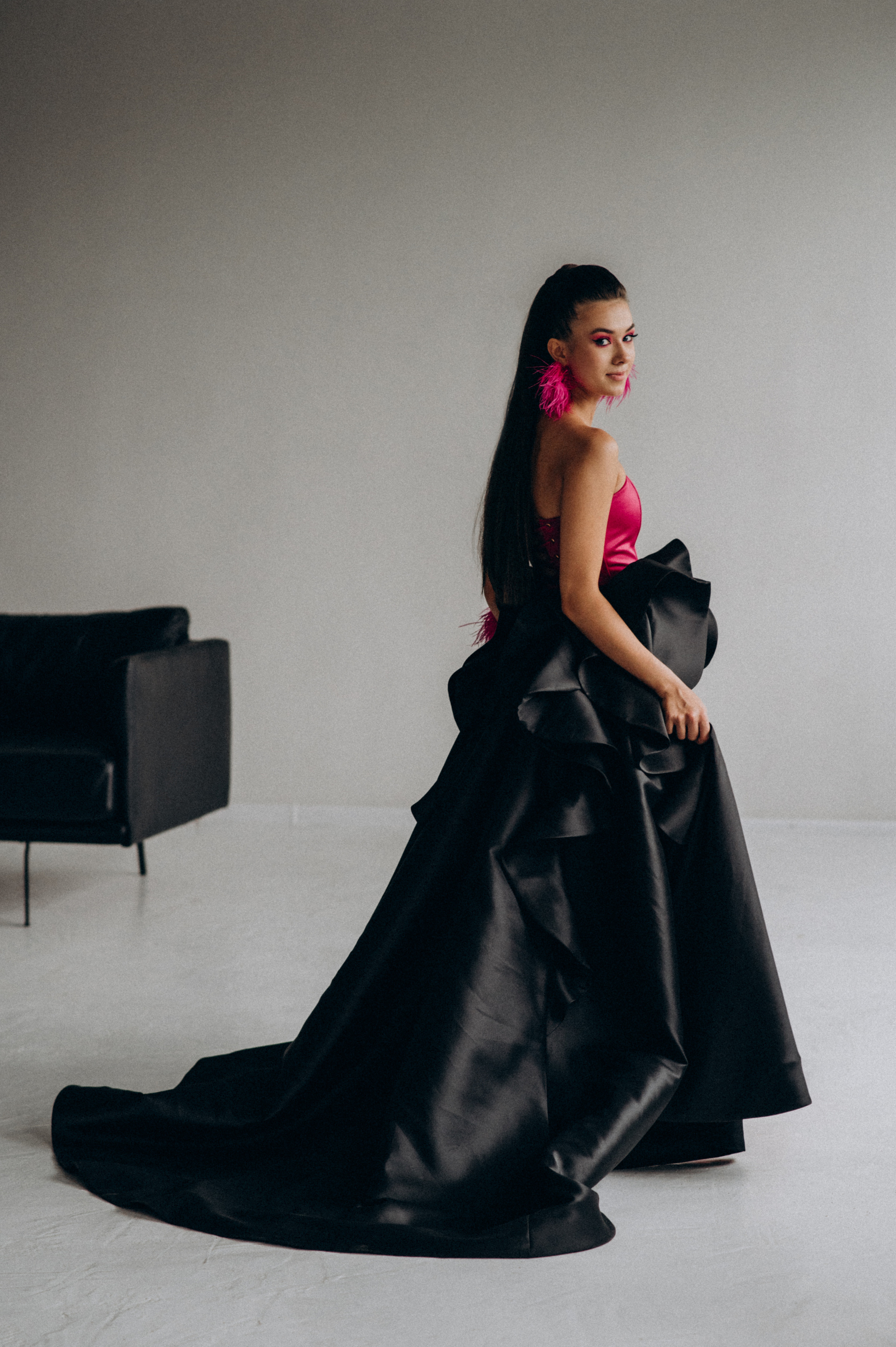 Випускниця, зйомка у студії, фотосесія випускного Тернопіль Львів. Сімейний, дитячий та індивідуальний фотограф в м. Тернопіль, м. Львів