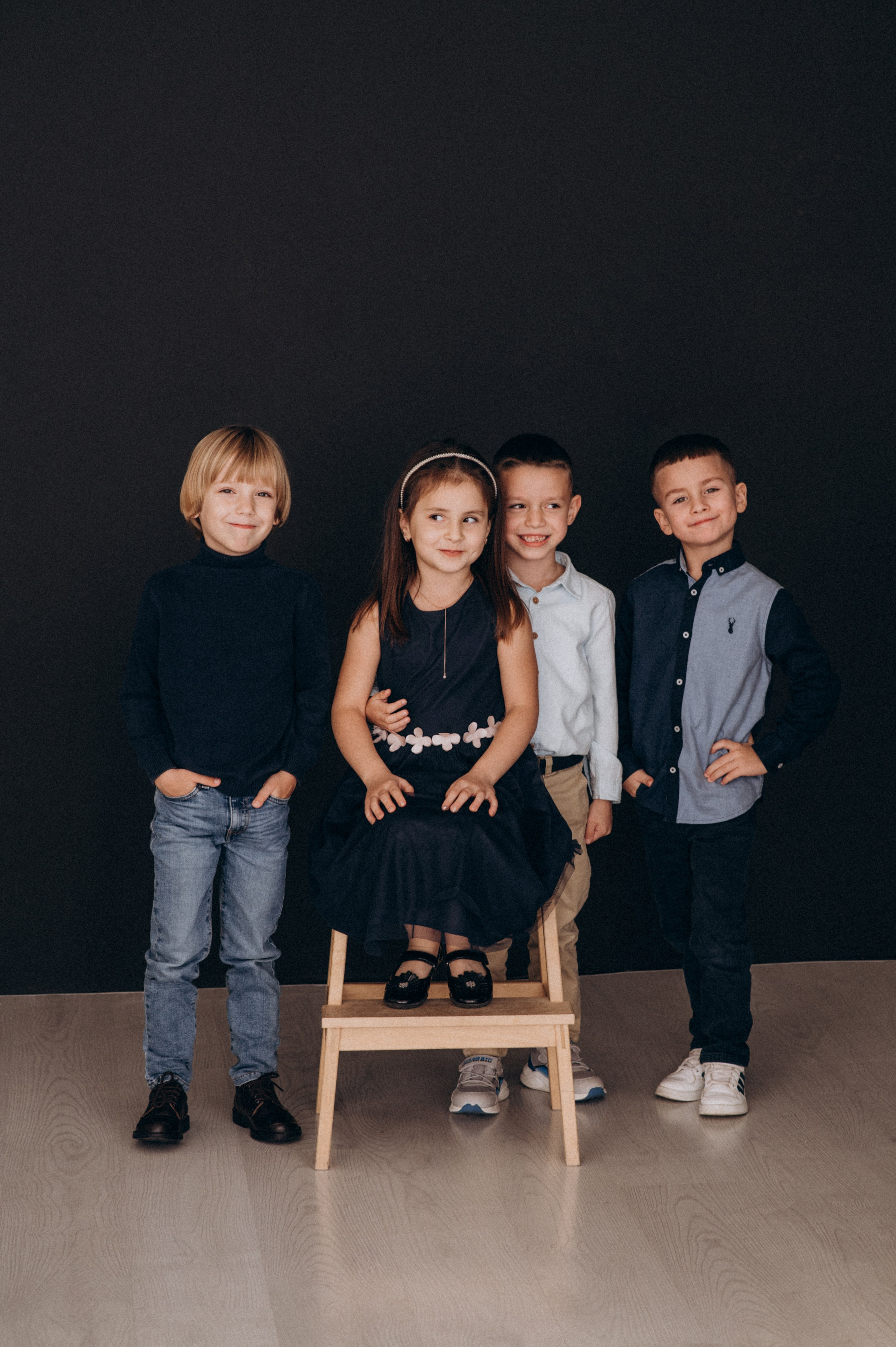 Фотосесія групи дитячого садочку, фотосесія на віньєтки, зйомка дітей в студії. Сімейний, дитячий та індивідуальний фотограф в м. Тернопіль, м. Львів