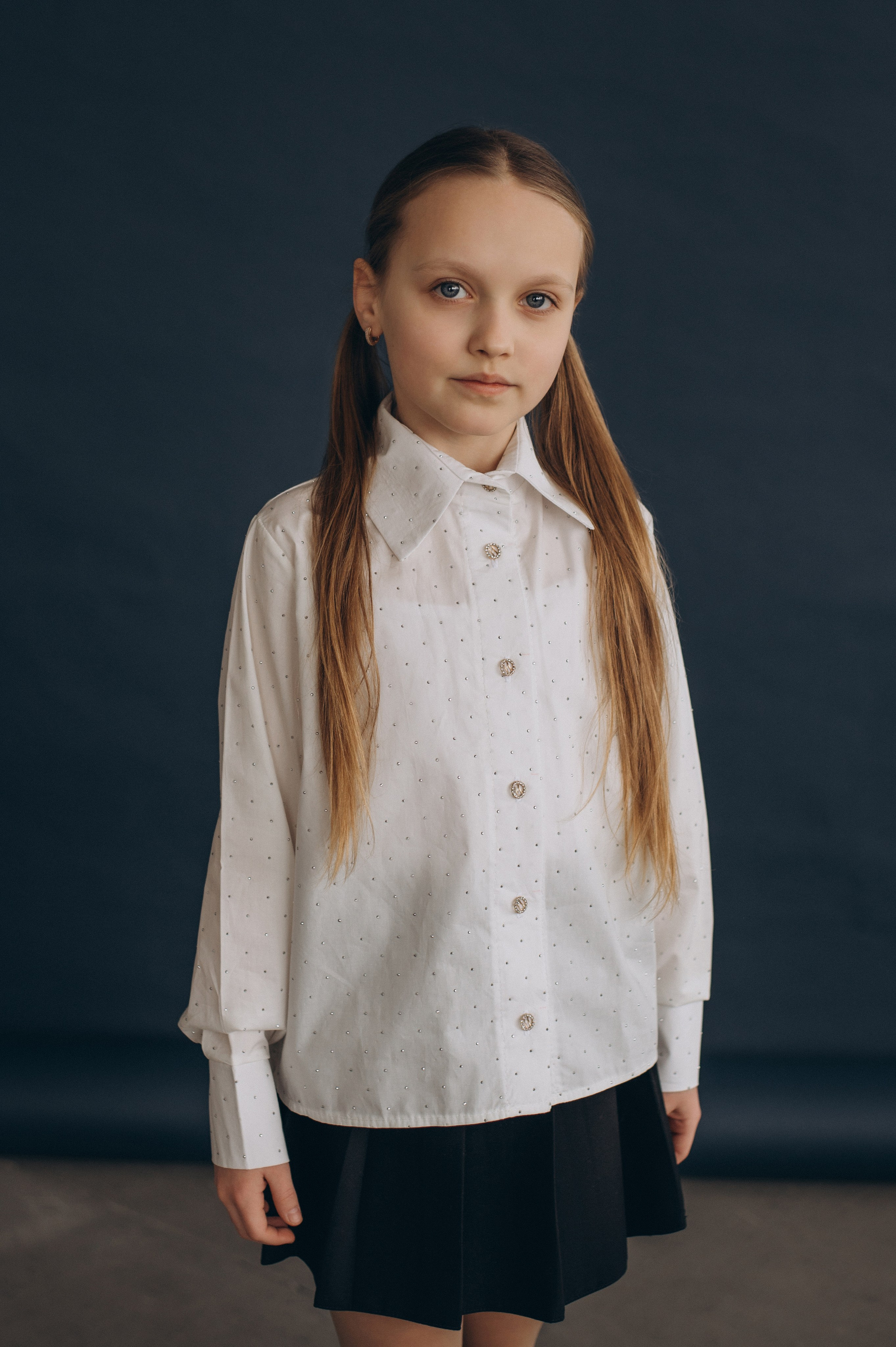 Фотосесія школярів у студії на шкільні фотоальбоми віньєтки Тернопіль, фотосесія випускників Тернопіль, шкільні фотокниги Тернопіль. Сімейний, дитячий та індивідуальний фотограф в м. Тернопіль, м. Львів