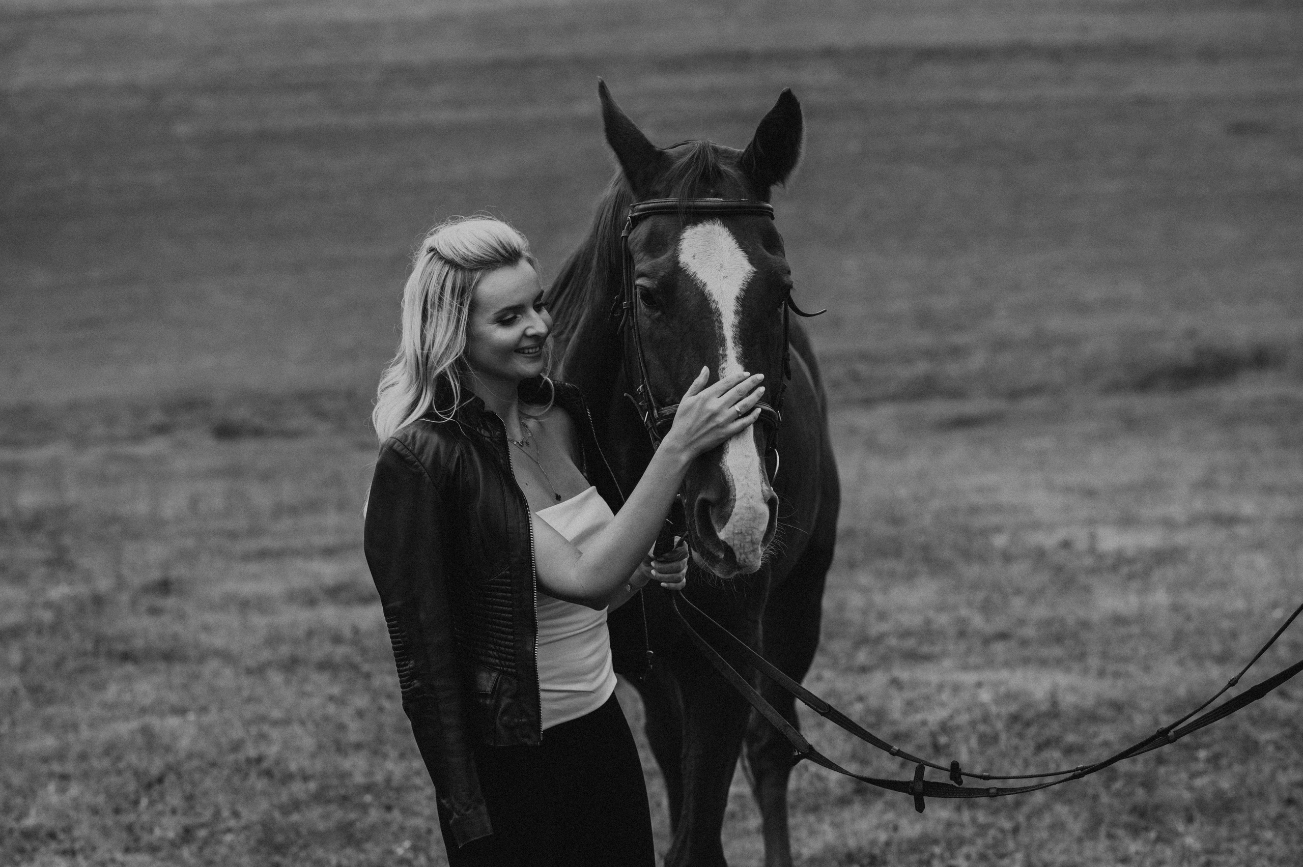 Фотосесія з кіньми Тернопіль, кінна зйомка, сімейна фотосесія на конях. Сімейний, дитячий та індивідуальний фотограф в м. Тернопіль, м. Львів