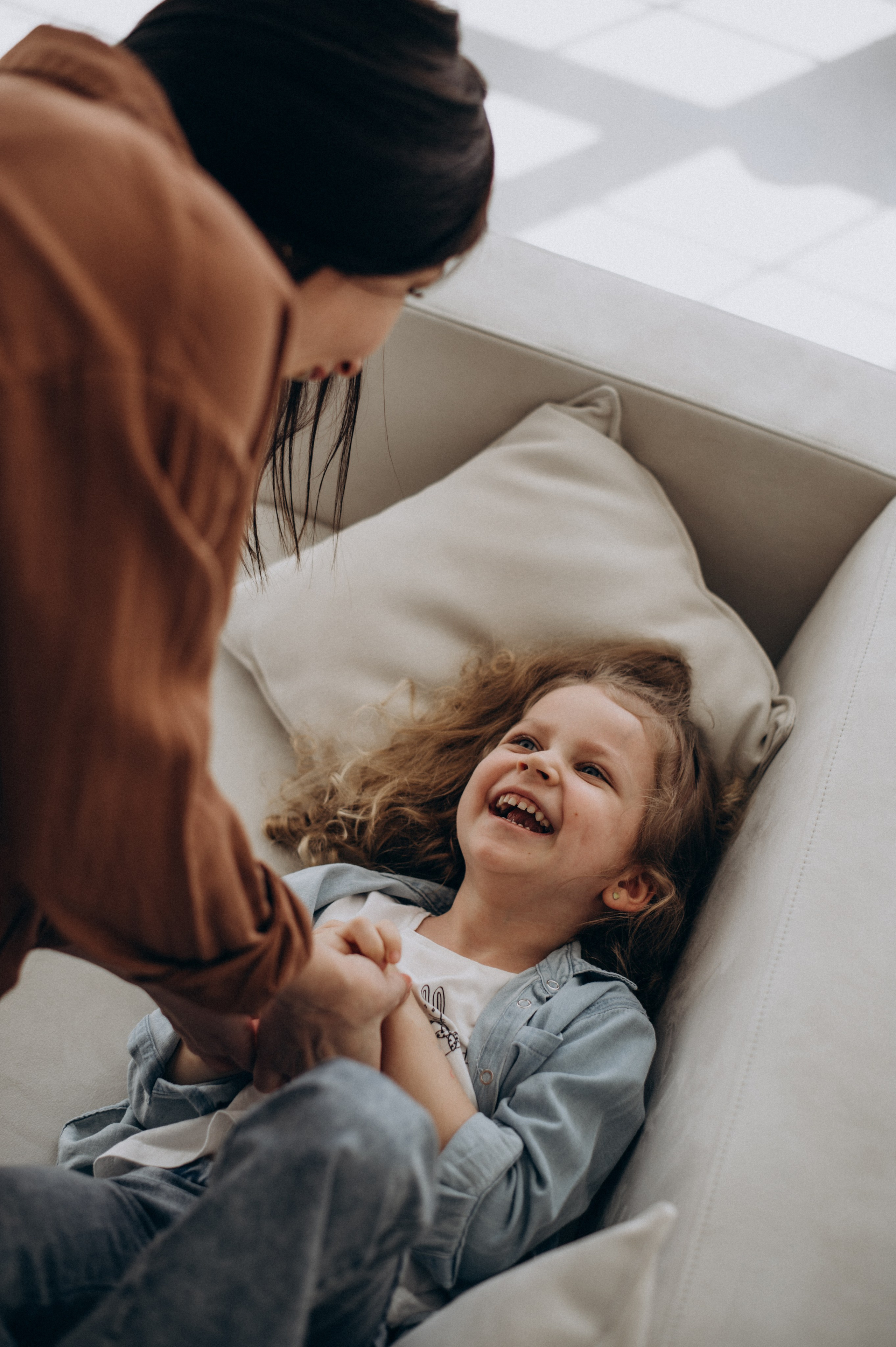 Сімейна фотосесія у студії, зйомка мами і дитини фотосесія Тернопіль Львів. Сімейний, дитячий та індивідуальний фотограф в м. Тернопіль, м. Львів