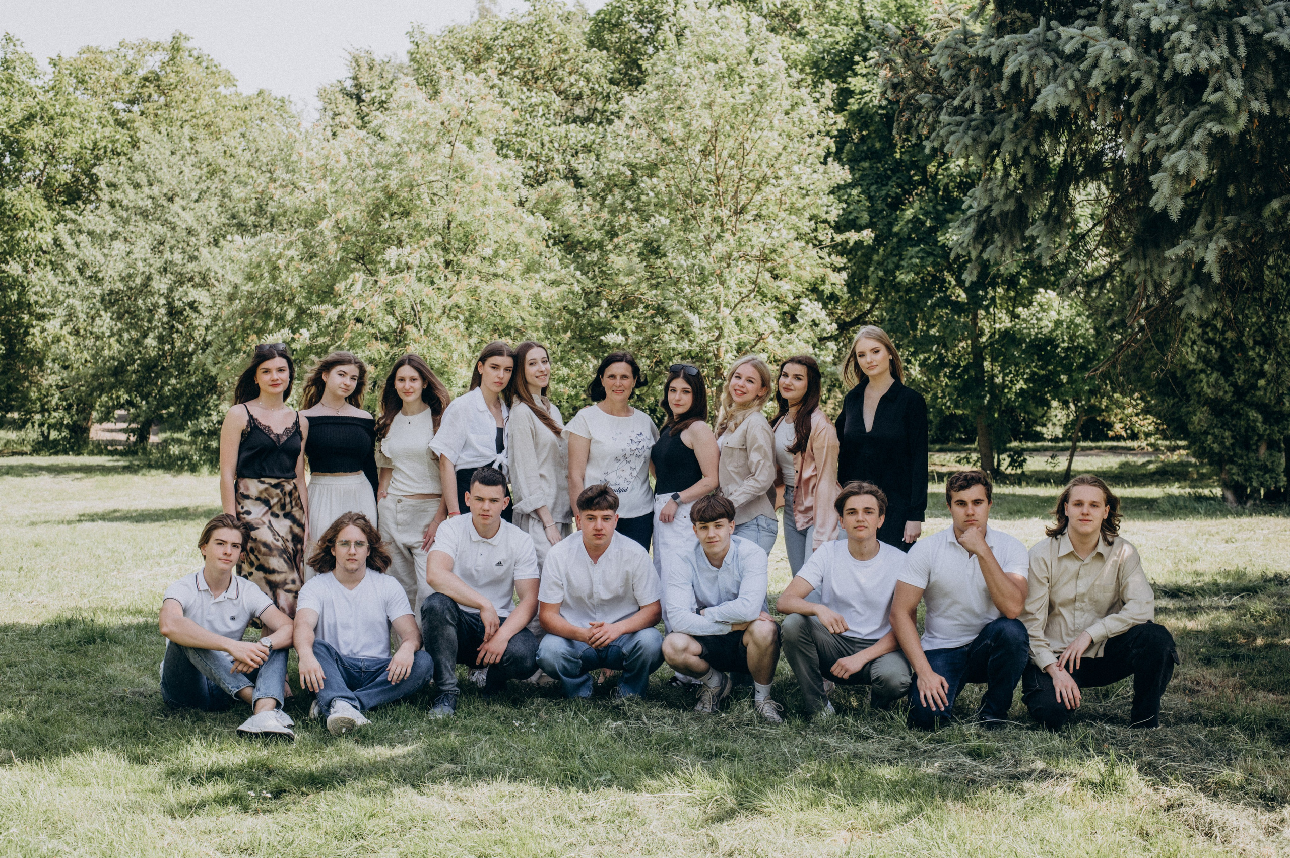 Фотосесія випускників, зйомка випускників Тернопіль Львів, випускні фотоальбоми Тернопіль, шкільні фотоальбоми Тернопіль. Сімейний, дитячий та індивідуальний фотограф в м. Тернопіль, м. Львів