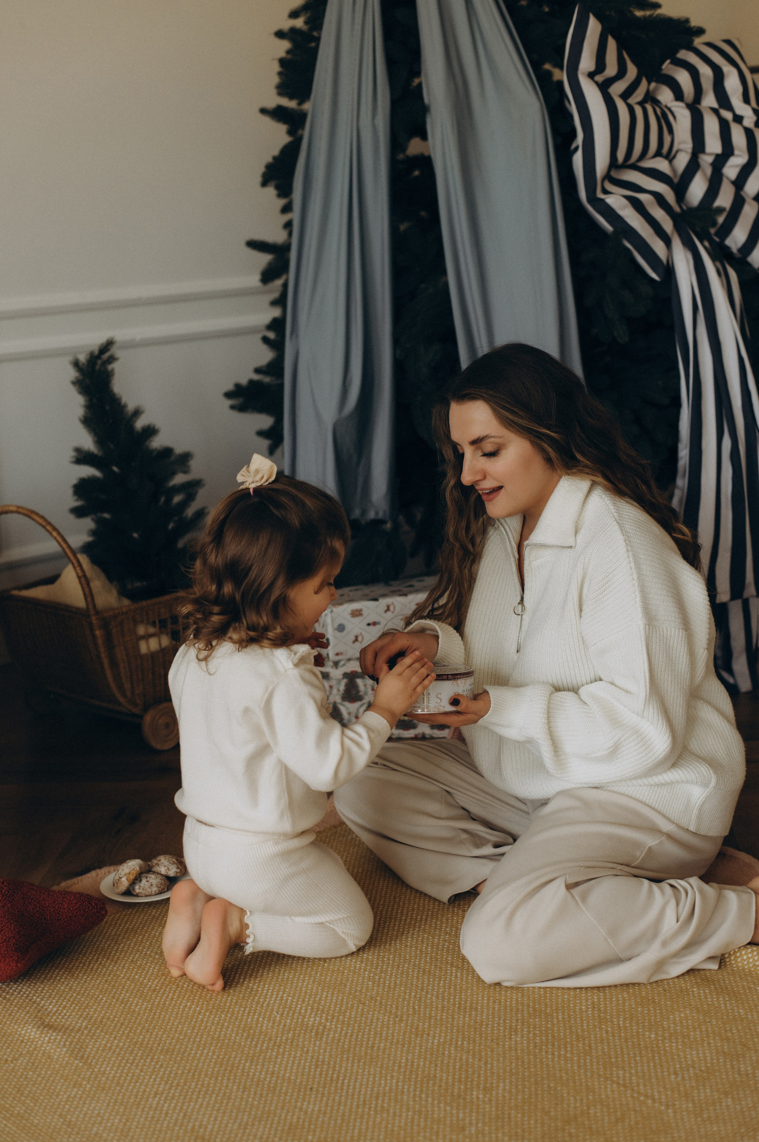 Фотосесія мами і донечки Тернопіль, сімейний фотограф Тернопіль, фотосесія мами і дитини Тернопіль, новорічна фотосесія Тернопіль. Сімейний, дитячий та індивідуальний фотограф в м. Тернопіль, м. Львів