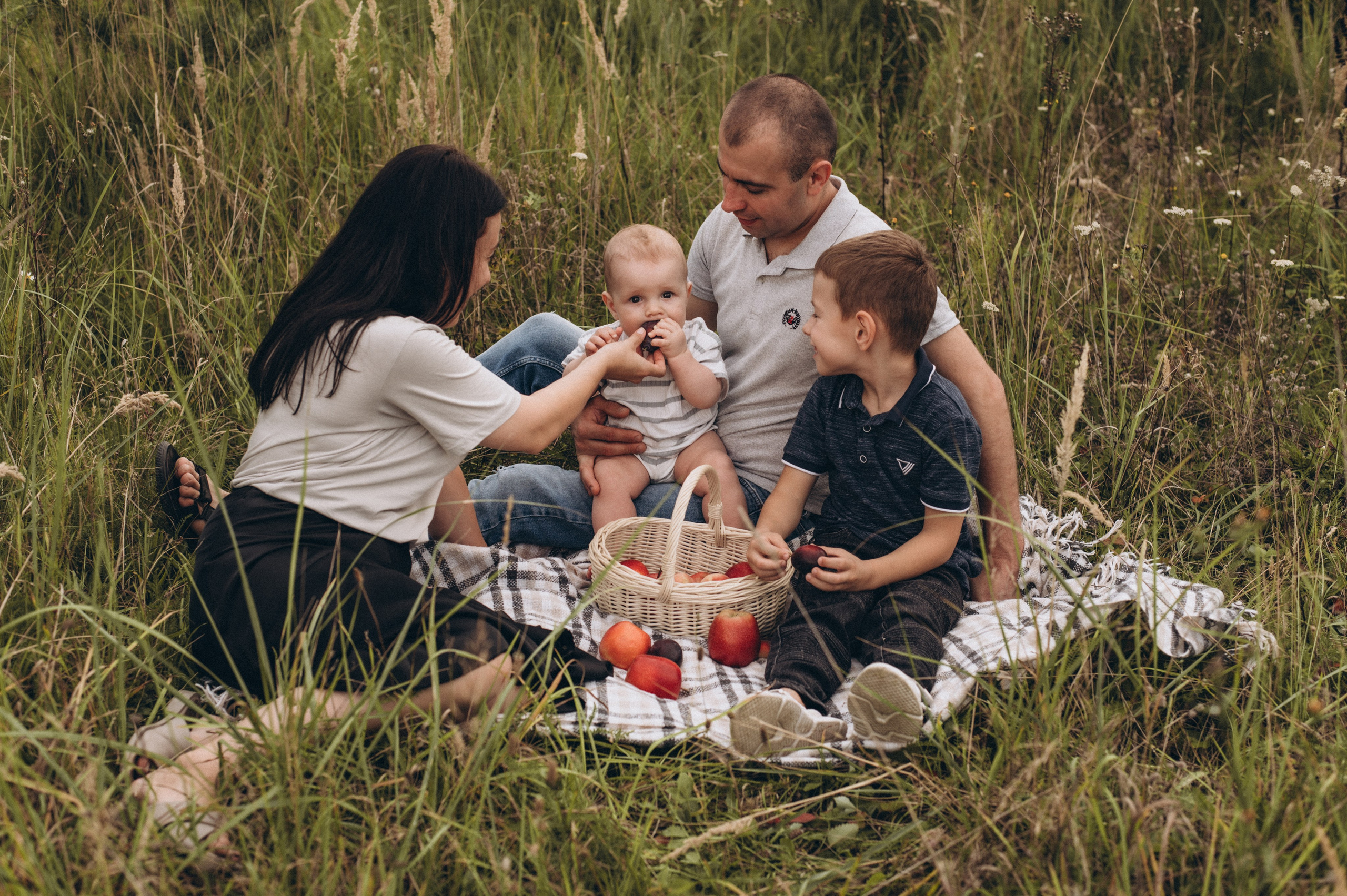 Сімейна фотосесія, сімейний фотограф Тернопіль, сімейна зйомка на природі. Сімейний, дитячий та індивідуальний фотограф в м. Тернопіль, м. Львів