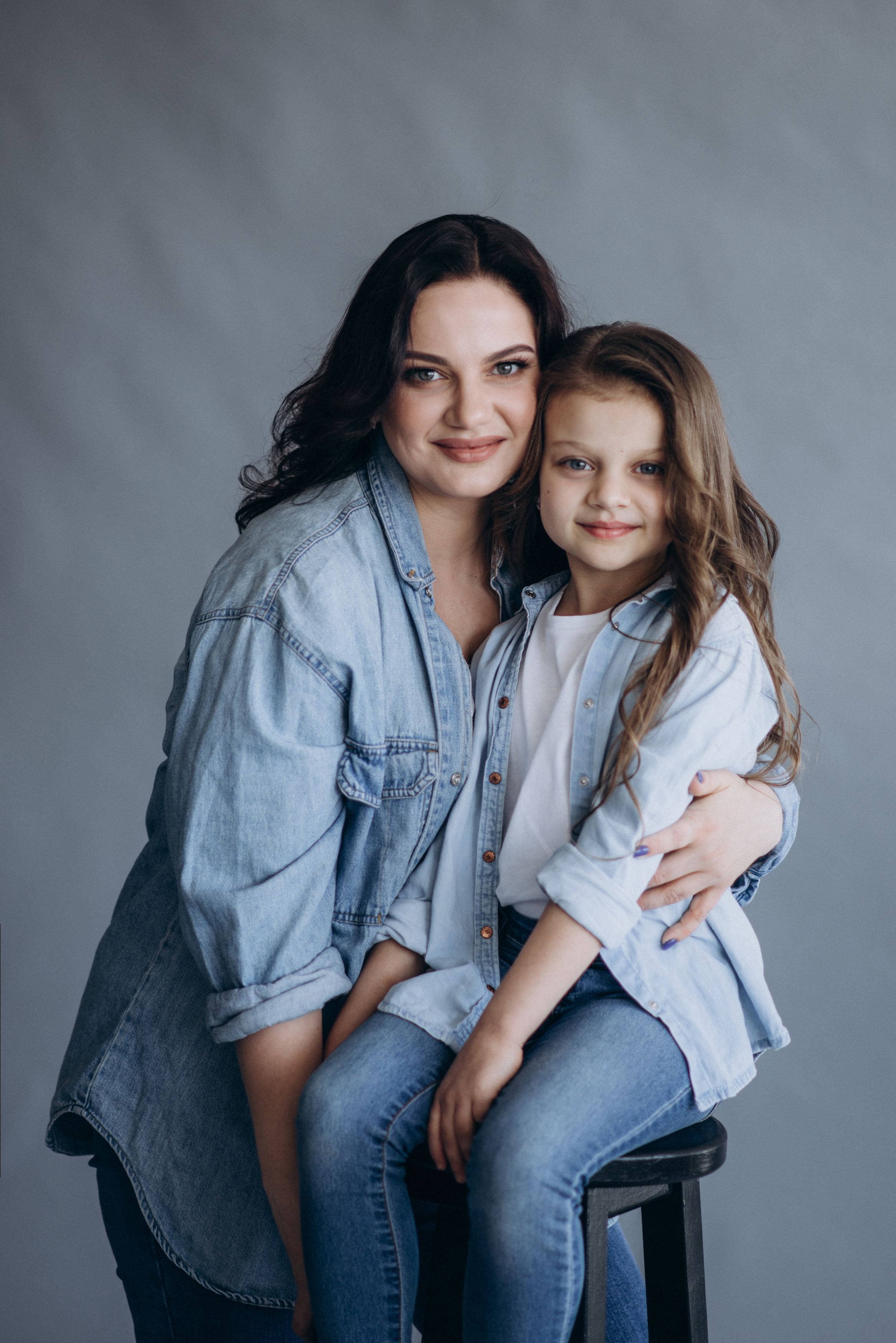 Мама і донечка. Студійна сімейна фотосесія. Сімейний, дитячий та індивідуальний фотограф в м. Тернопіль, м. Львів