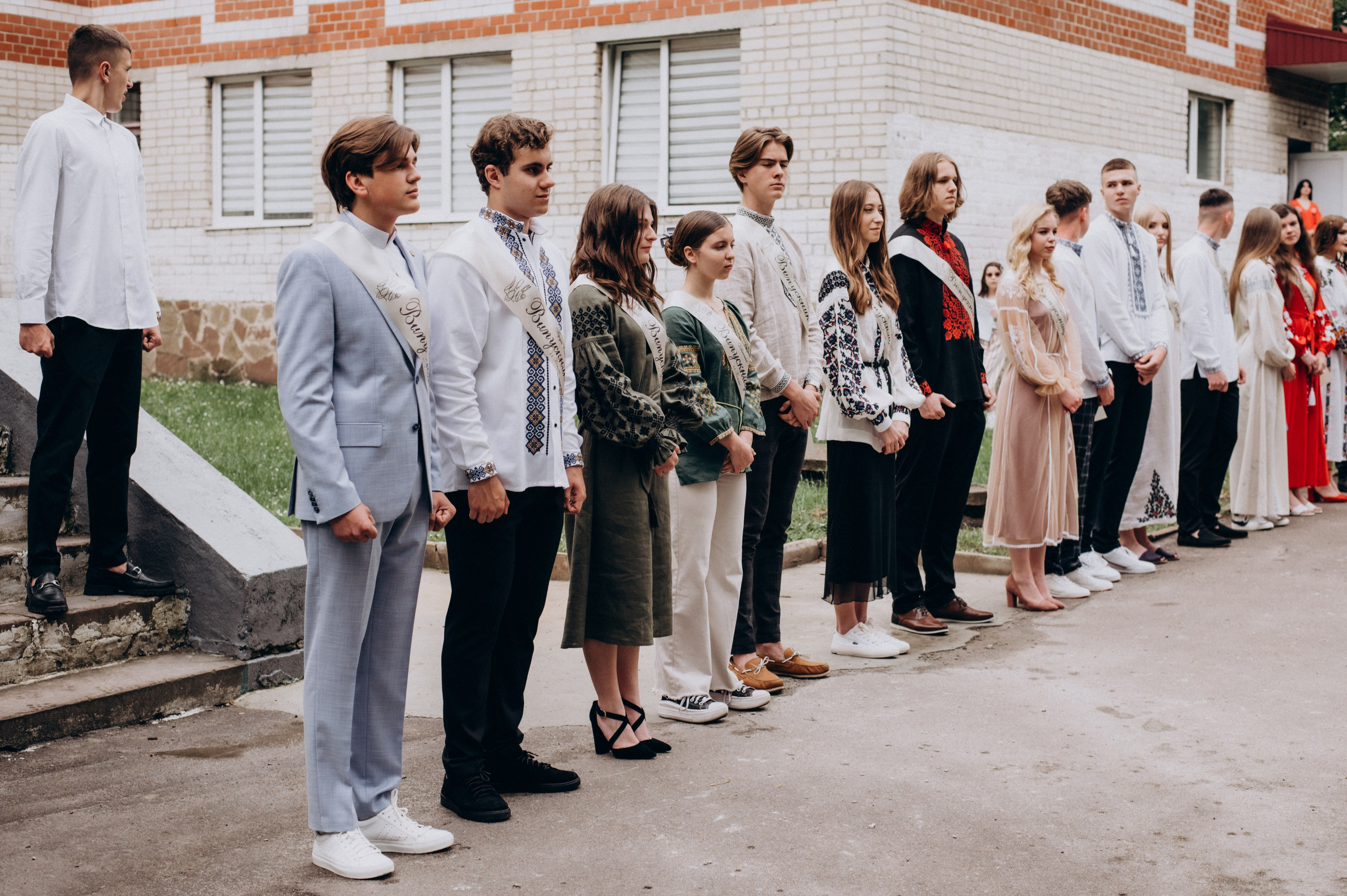 Фотосесія останнього дзвоника, фотосесія випускників Тернопіль, випускний 2024. Сімейний, дитячий та індивідуальний фотограф в м. Тернопіль, м. Львів