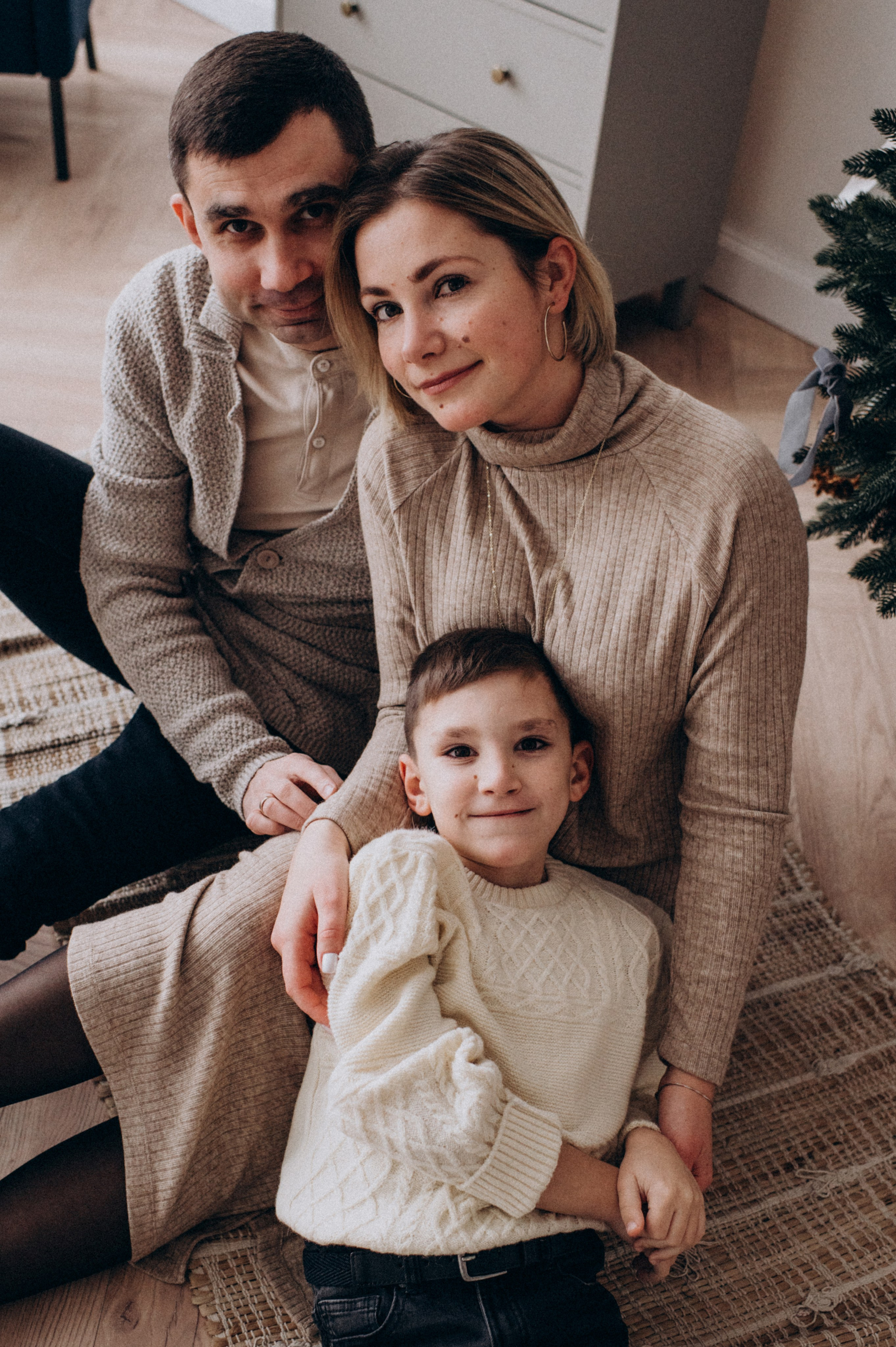 Новорічна сімейна фотосесія у студії, сімейна фотосесія Тернопіль Львів. Сімейний, дитячий та індивідуальний фотограф в м. Тернопіль, м. Львів